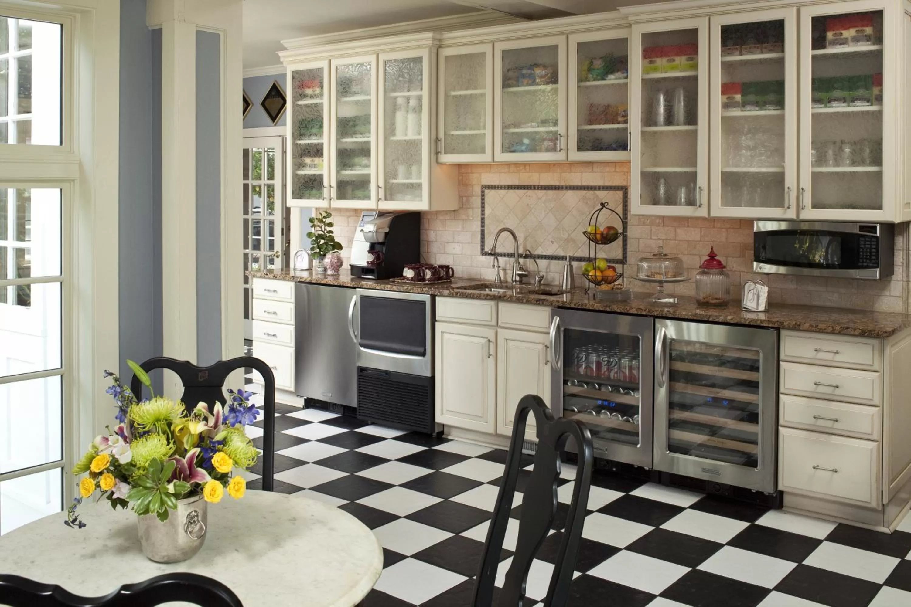 Communal lounge/ TV room in Fairview Inn