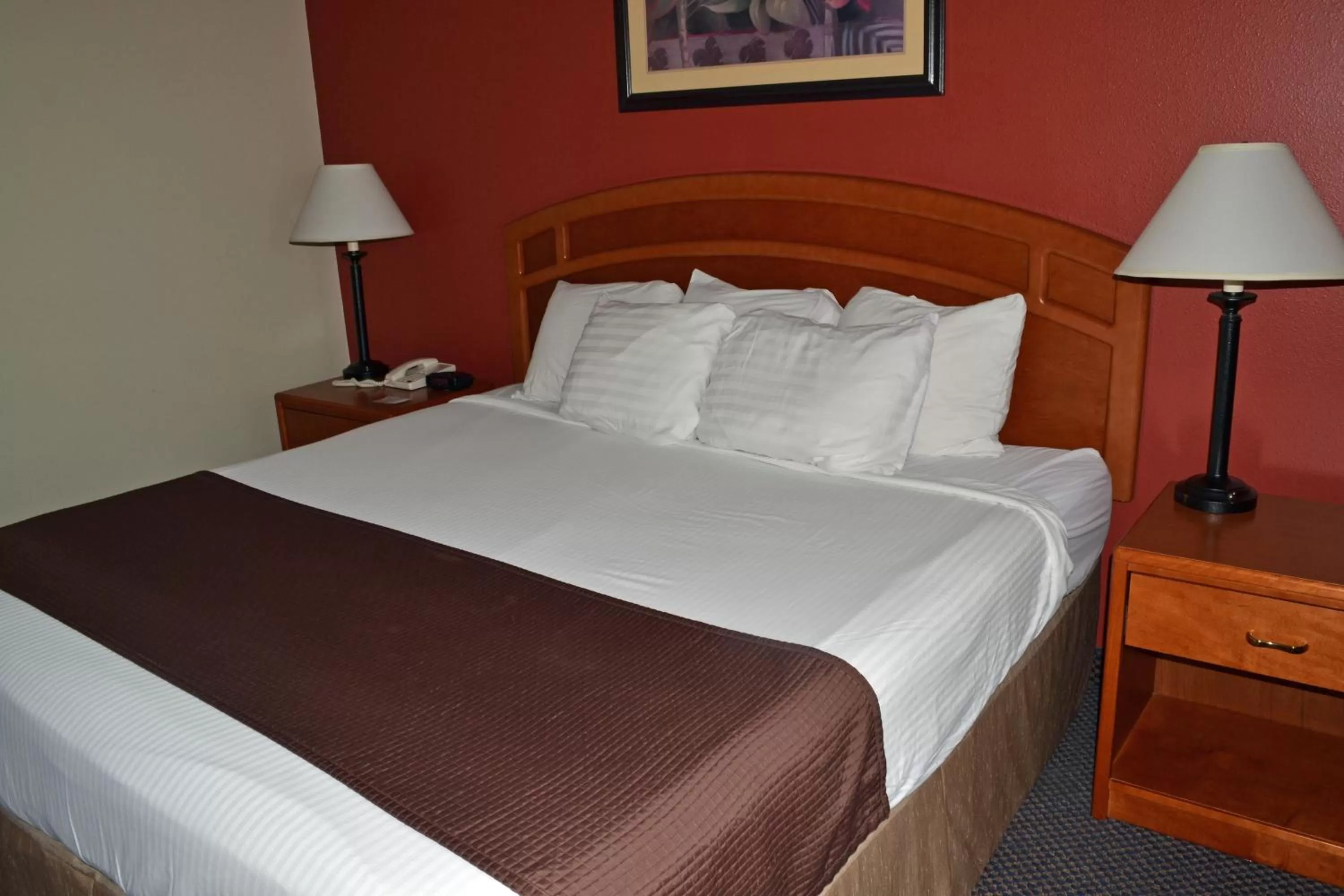 Bedroom, Bed in Paola Inn and Suites