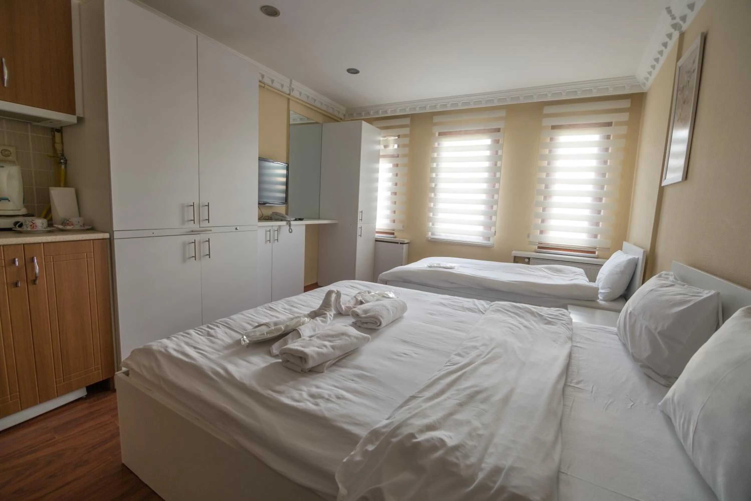 Photo of the whole room, Bed in Element Suites