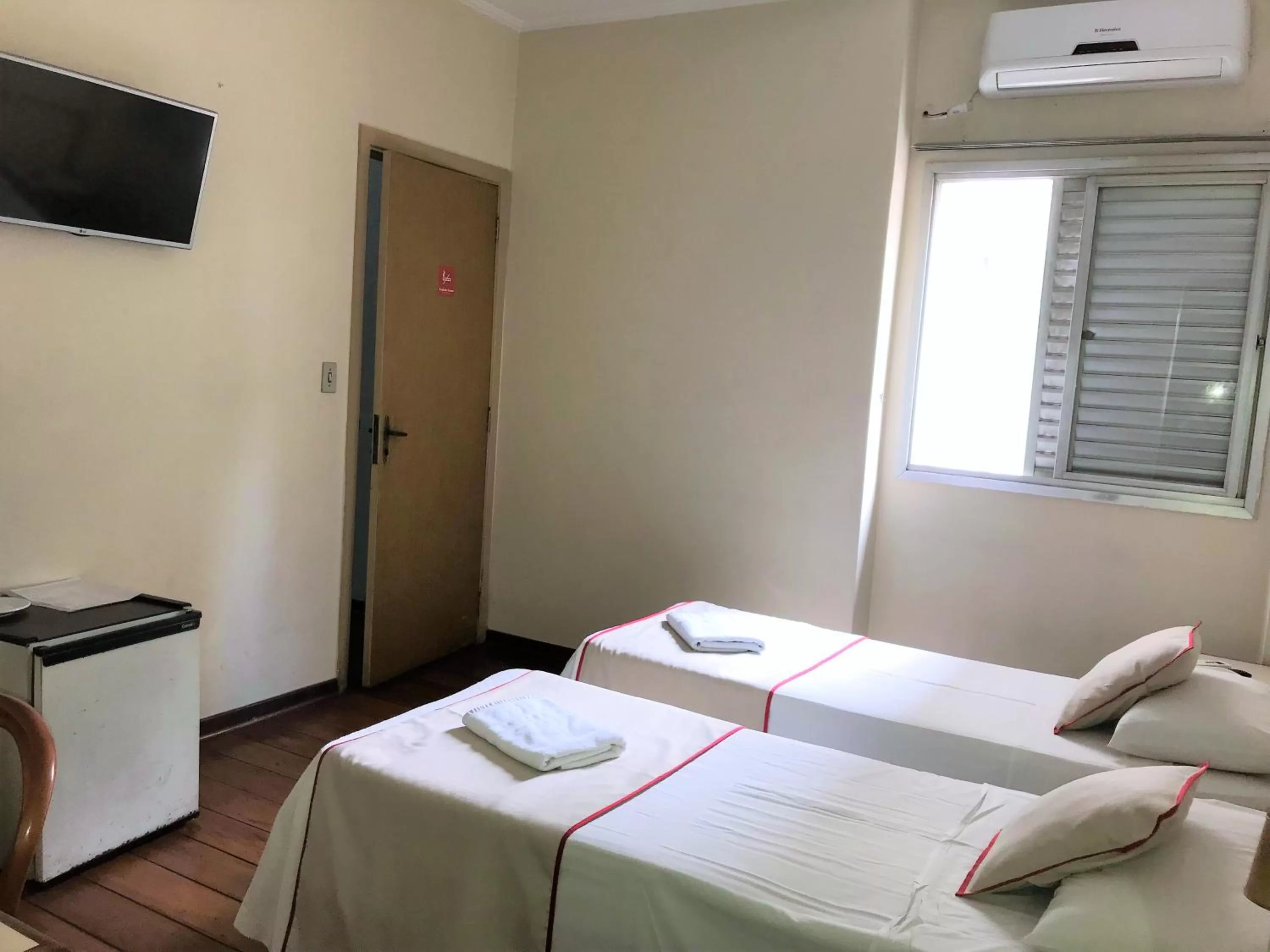 Bedroom, Bed in Hotel São Jorge São Paulo - Próximo a 25 de março, região do Brás, fácil acesso ao Expo Center Norte e Mercado Municipal SP