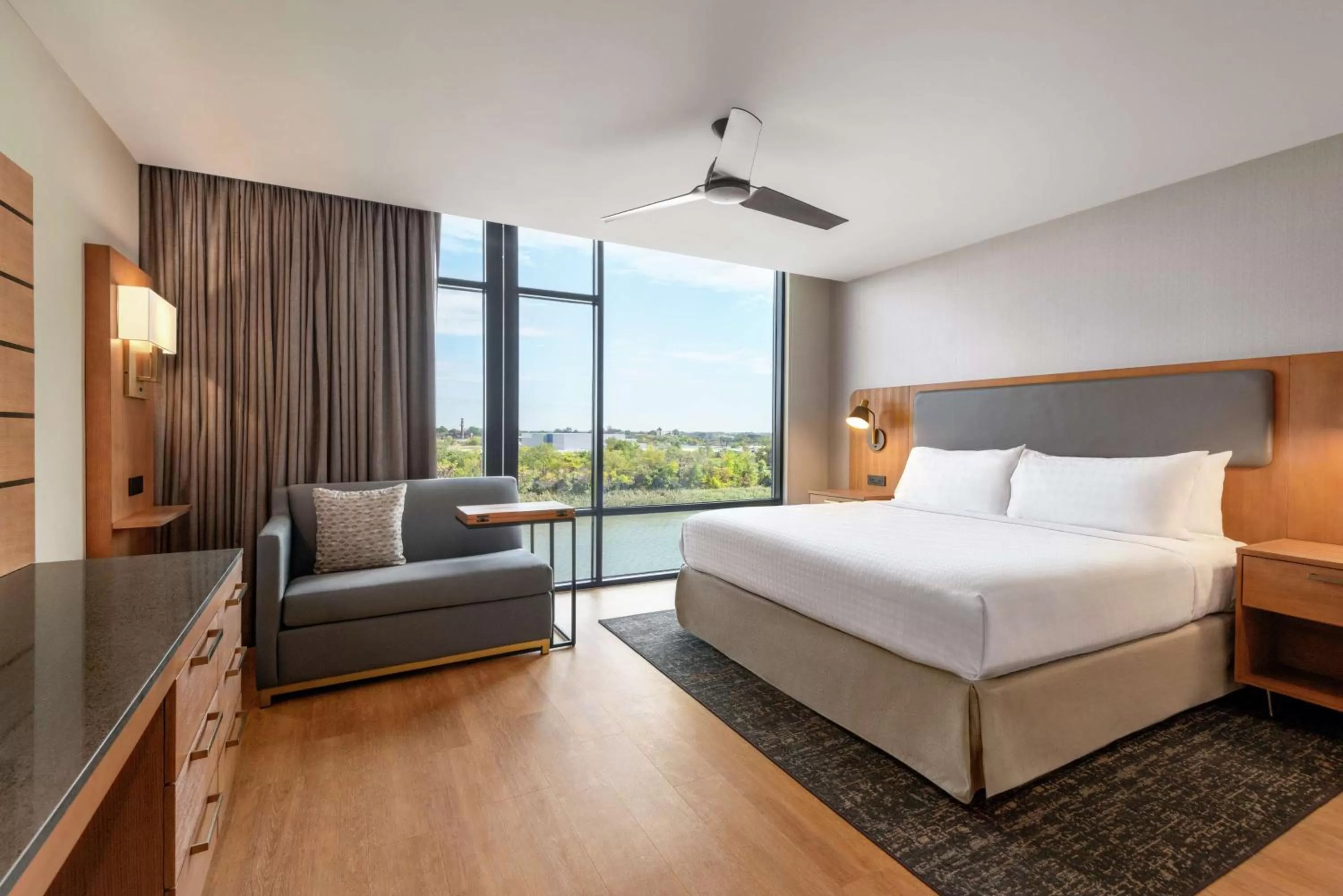 View (from property/room), Bed in Homewood Suites By Hilton Wilmington Downtown