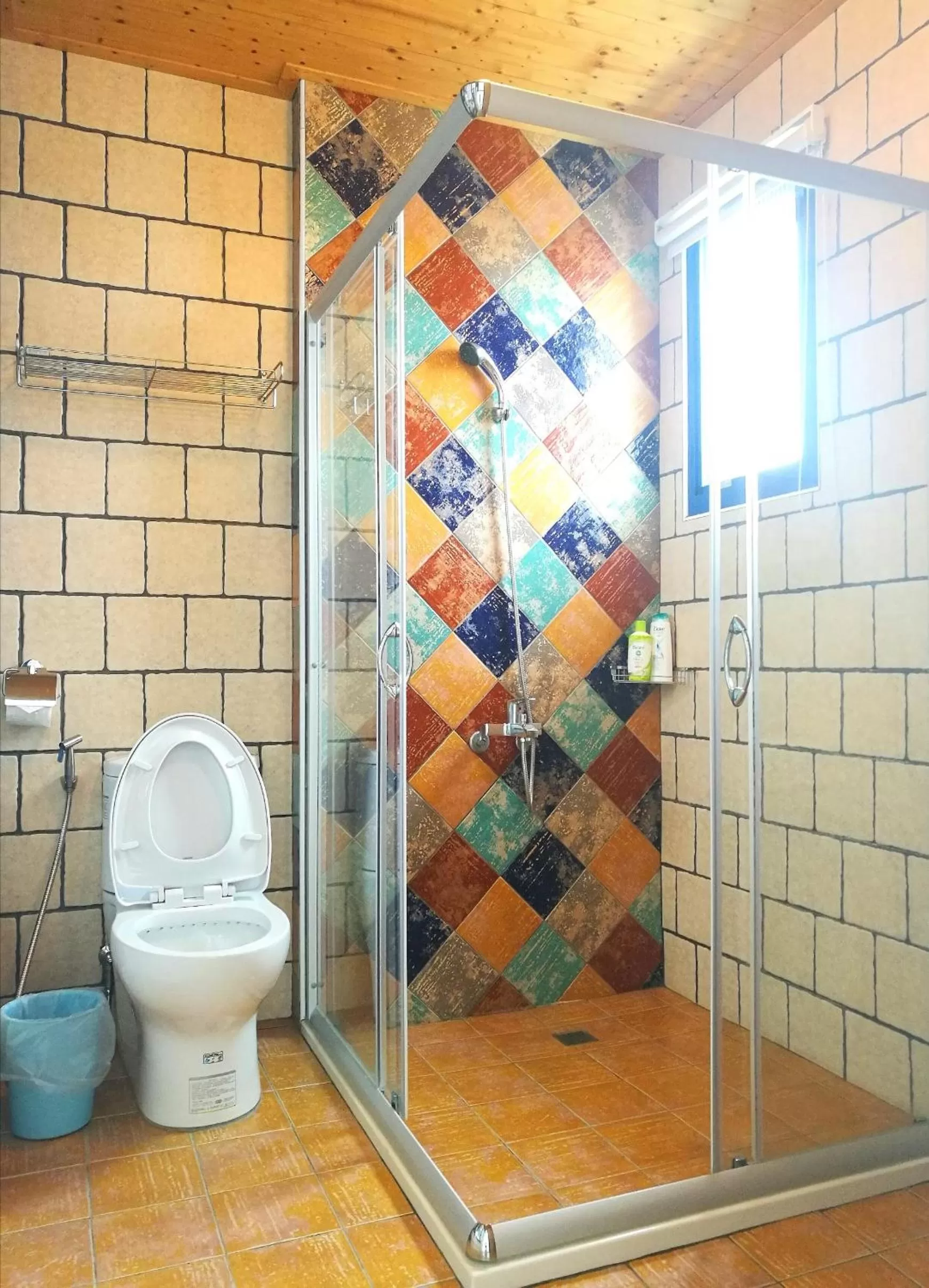 Shower in Love Ocean & Happy Bay HomeStay