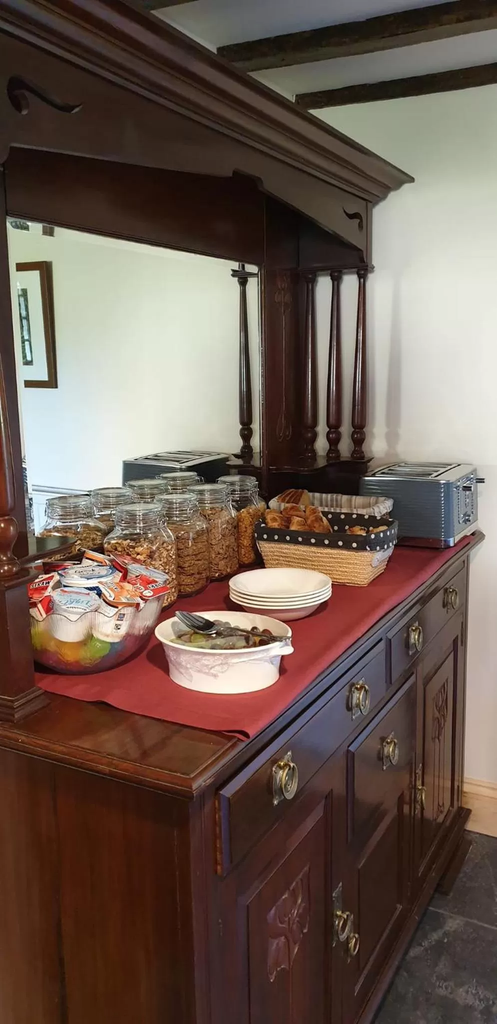 Property building, Kitchen/Kitchenette in Middle Woodbatch B&B