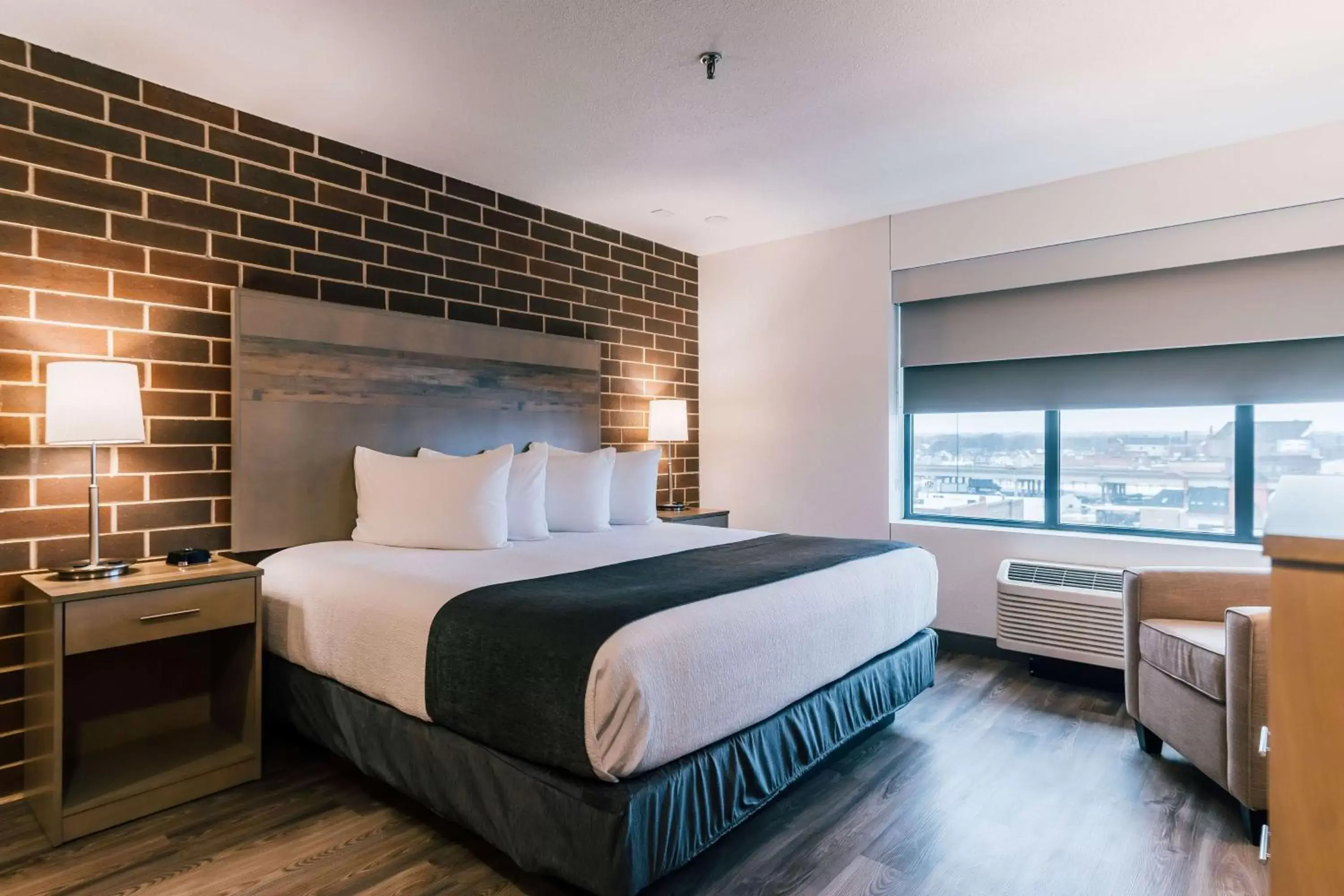 Queen Room with Roll-In Shower - Disability Access in Best Western Plus Executive Residency Waterloo & Cedar Falls Queen Room with Roll-In Shower - Disability Access in Best Western Plus Executive Residency Waterloo & Cedar Falls