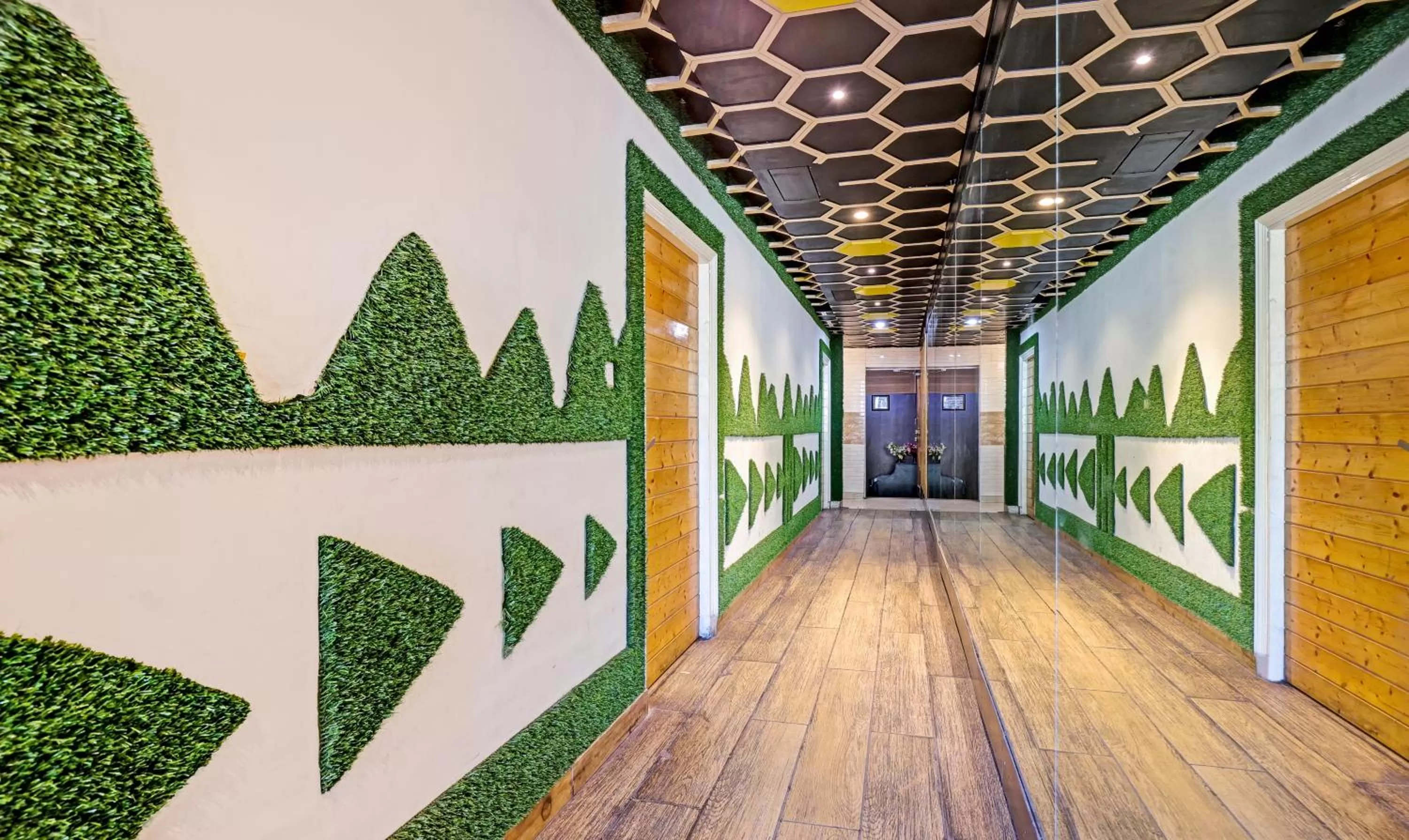 Itsy By Treebo - Friends