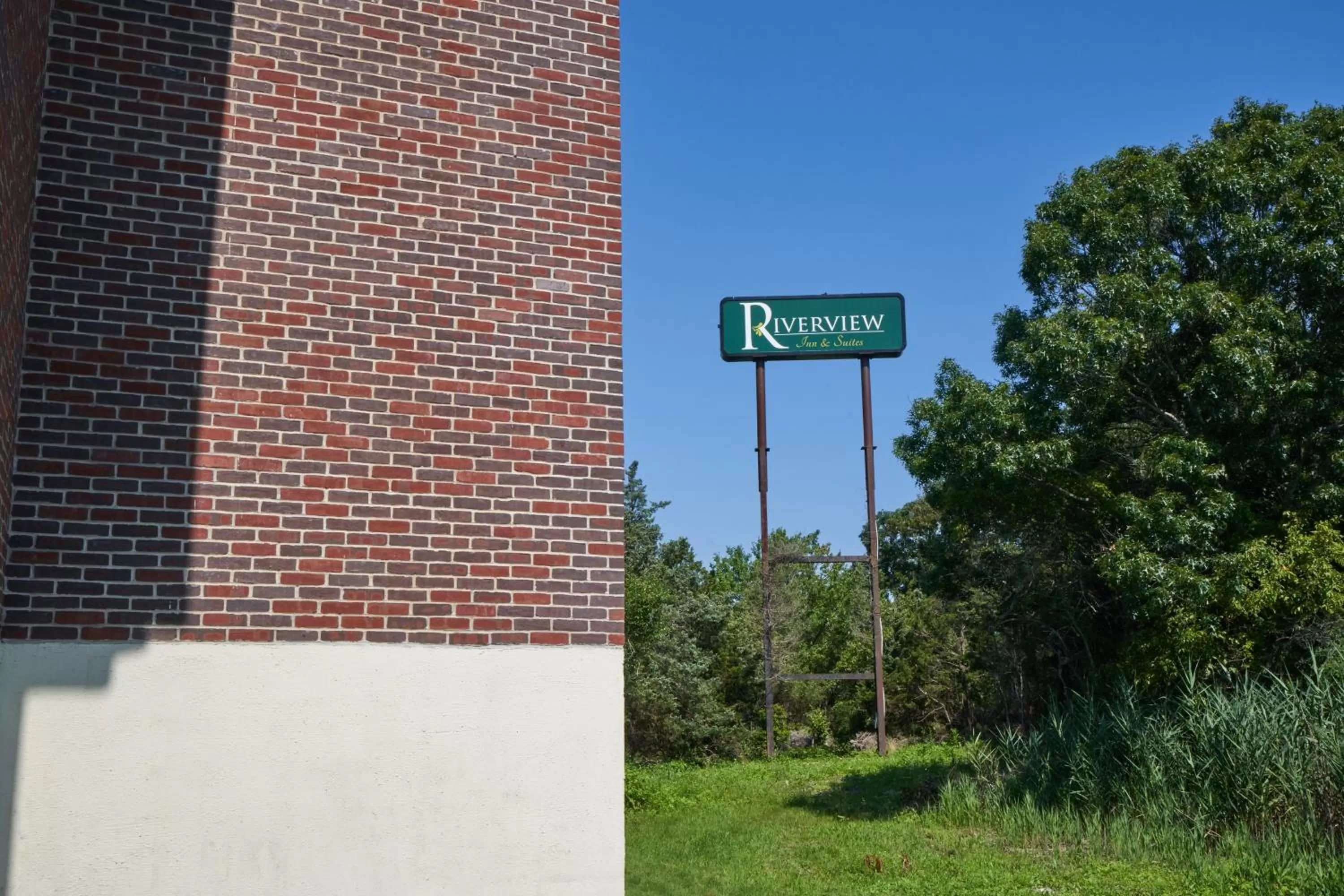 Riverview Inn & Suites