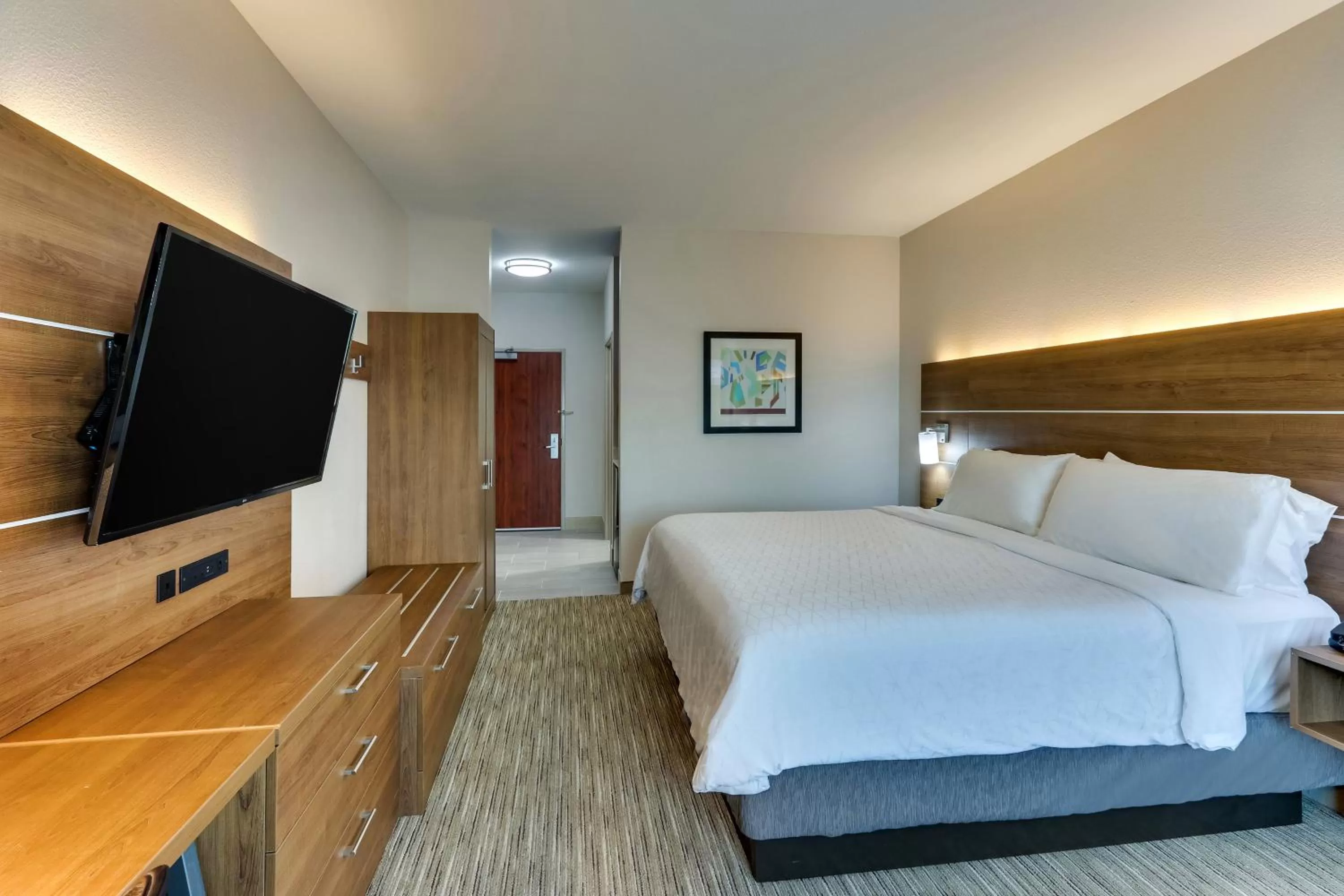 Photo of the whole room, Bed in Holiday Inn Express & Suites Waxahachie by IHG