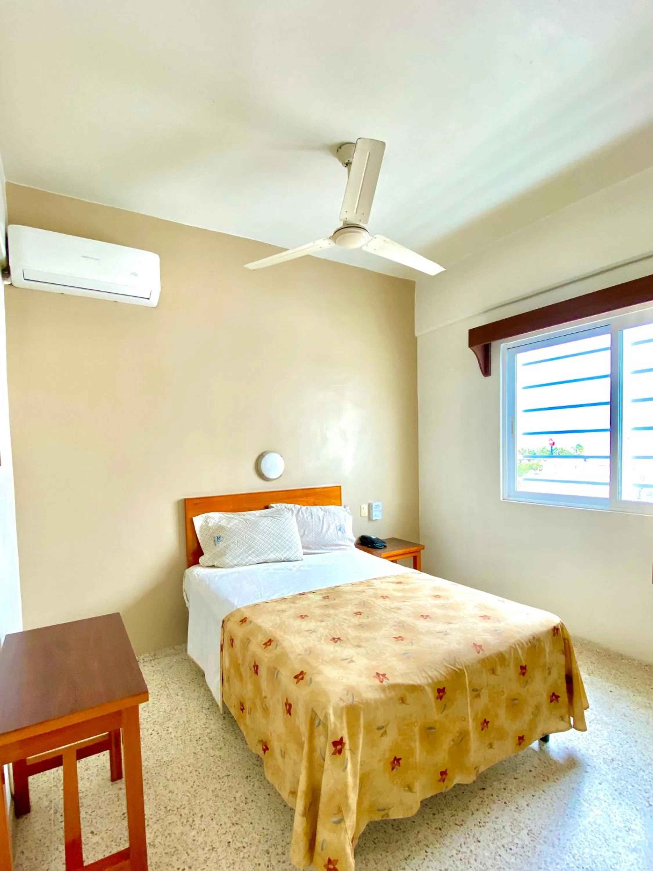 Bed in Hotel Delfines - a 2 calles del Acuario Veracruz