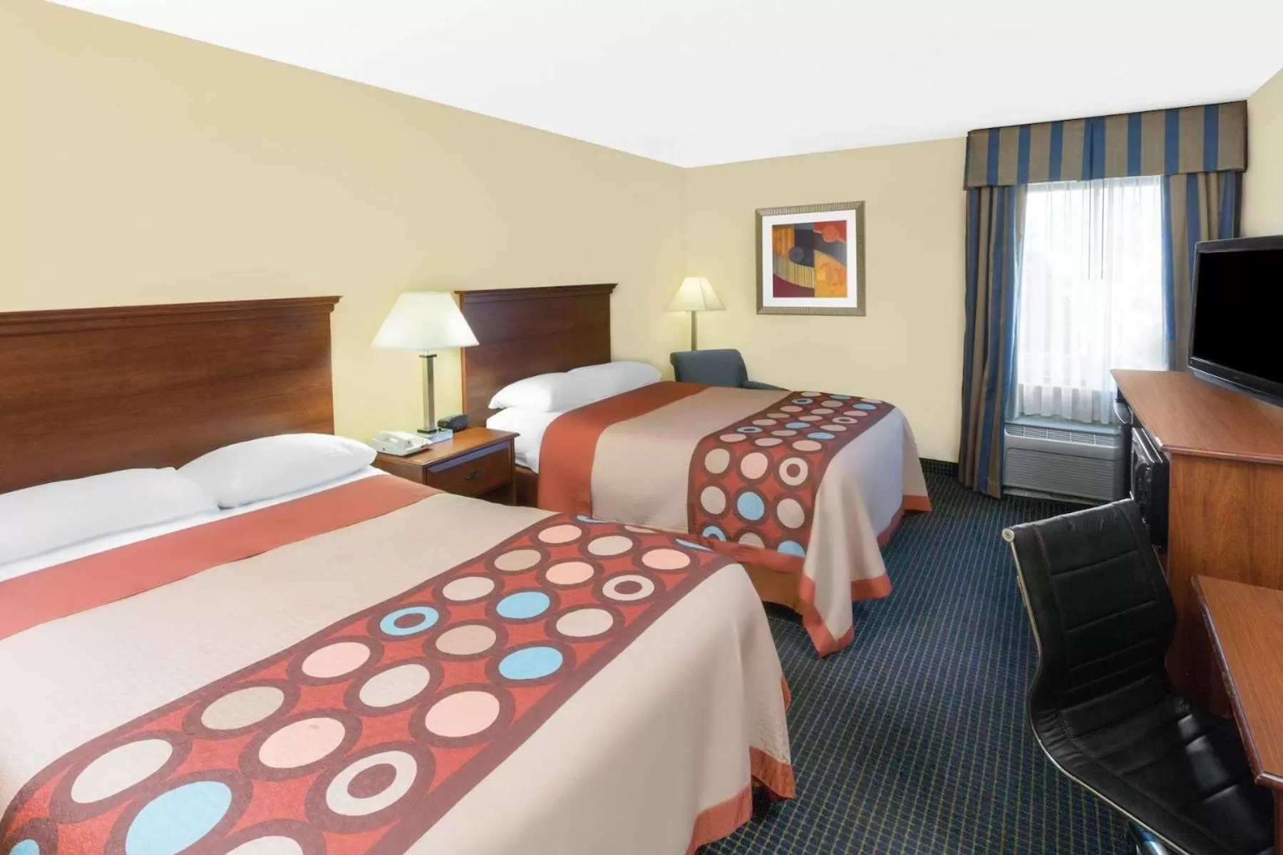 Bedroom, Bed in Super 8 by Wyndham Hattiesburg South