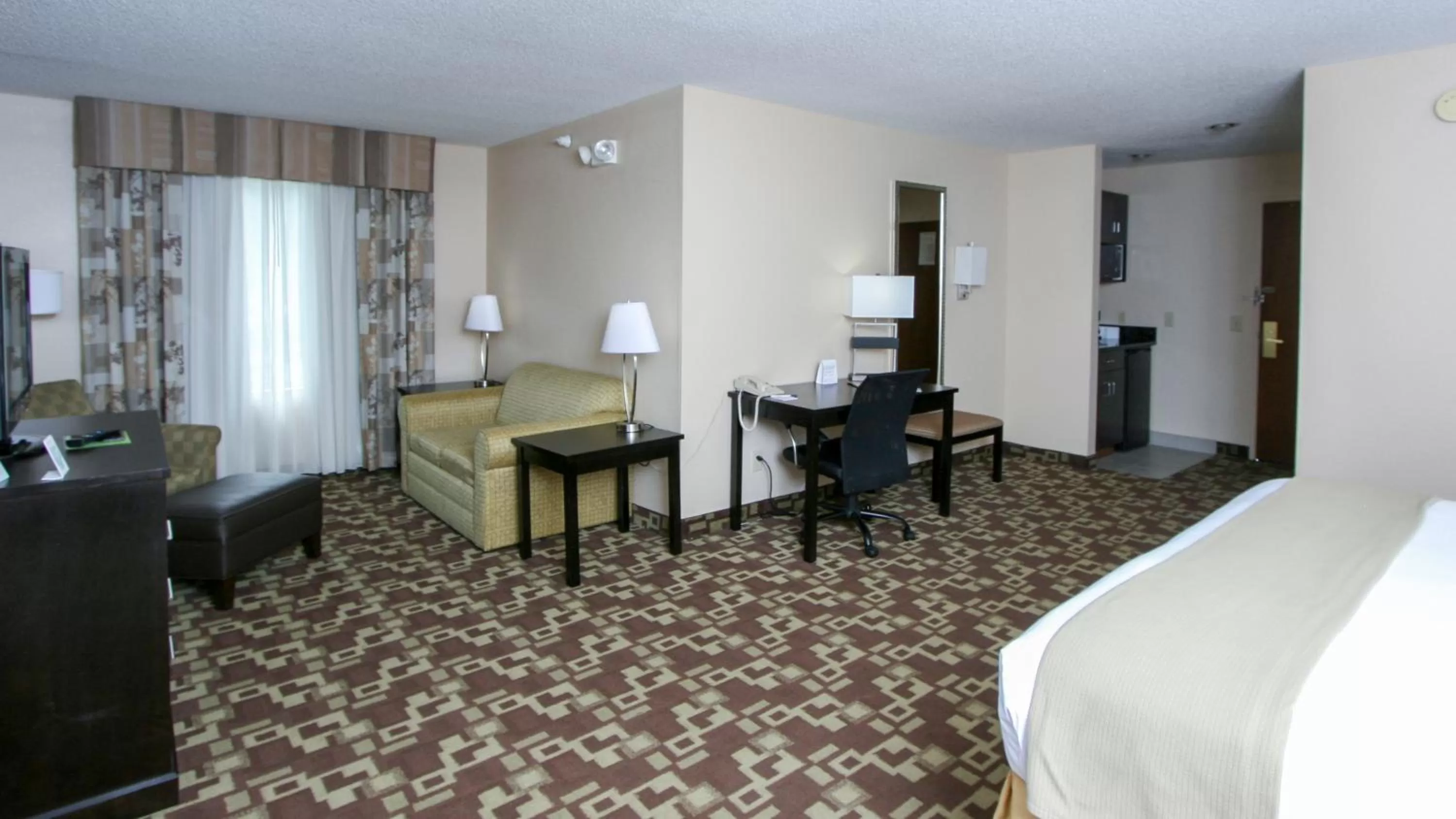 Bed in Country Inn & Suites by Radisson, Shelby, NC