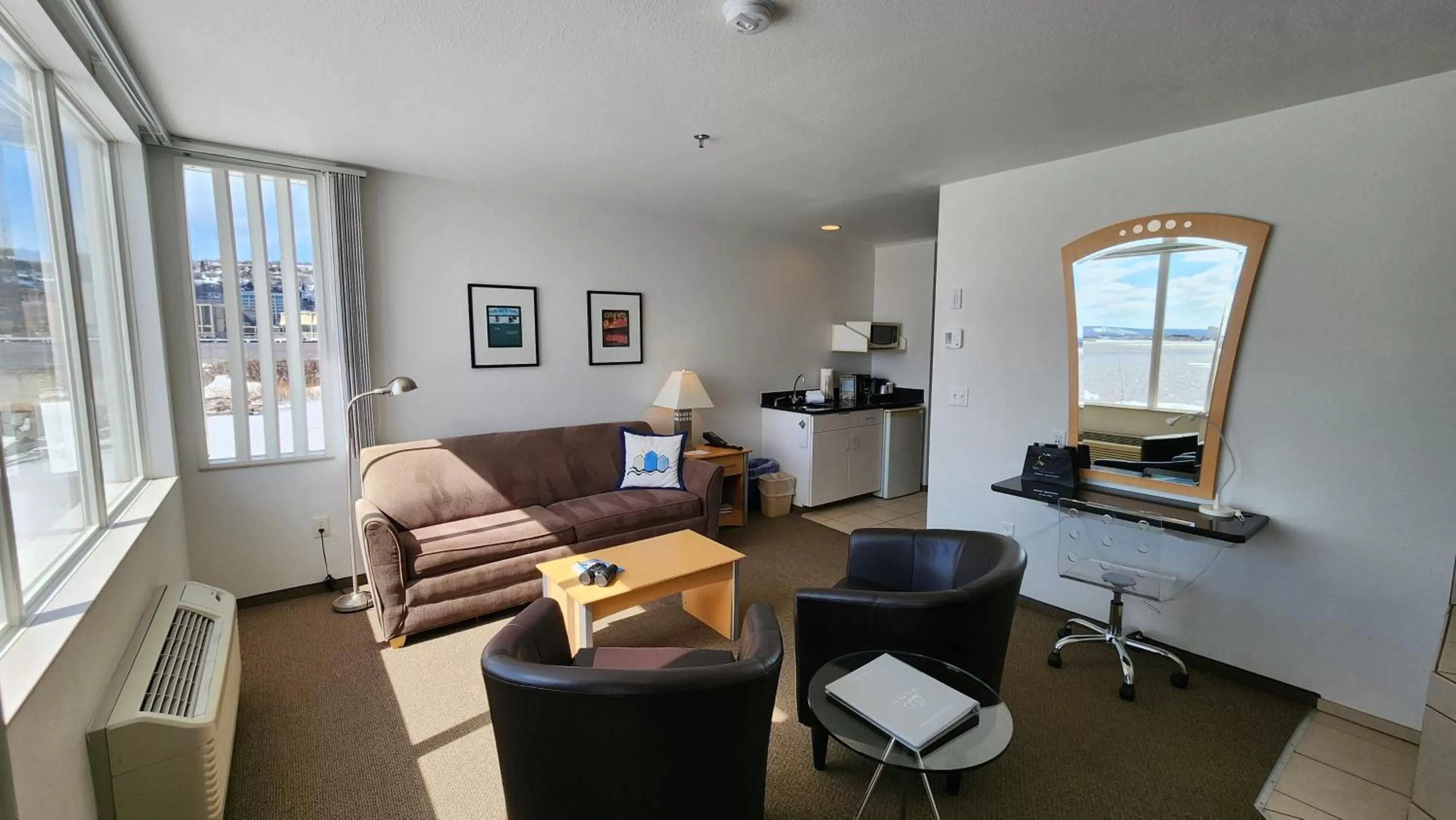 Coffee/tea facilities in South Pier Inn
