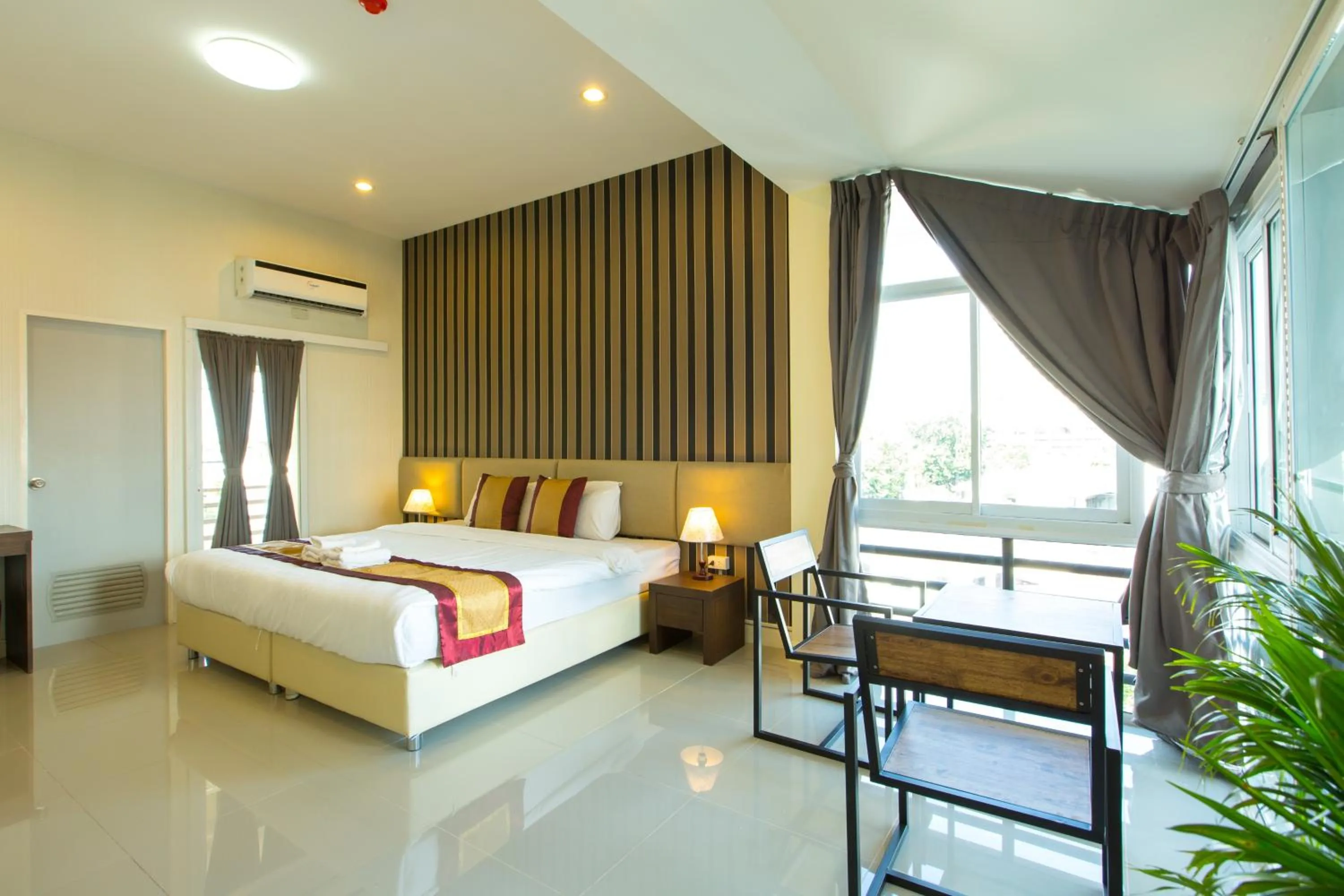 Photo of the whole room, Bed in Chiang Mai Waroros Boutique Hotel