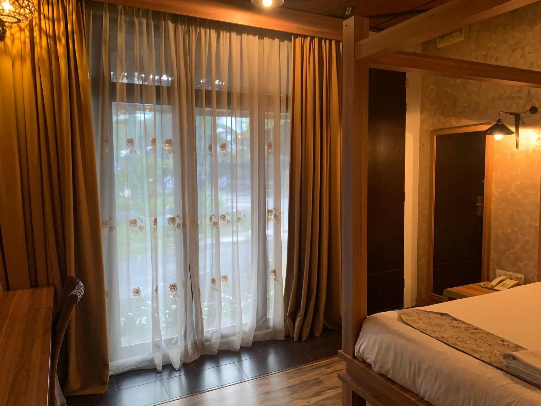 Garden view, Bed in I Garden Hotel