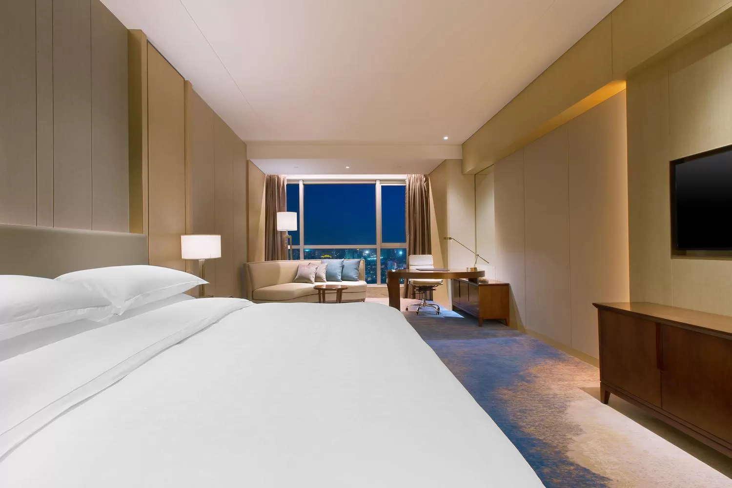 Bedroom, Bed in Sheraton Zhanjiang Hotel