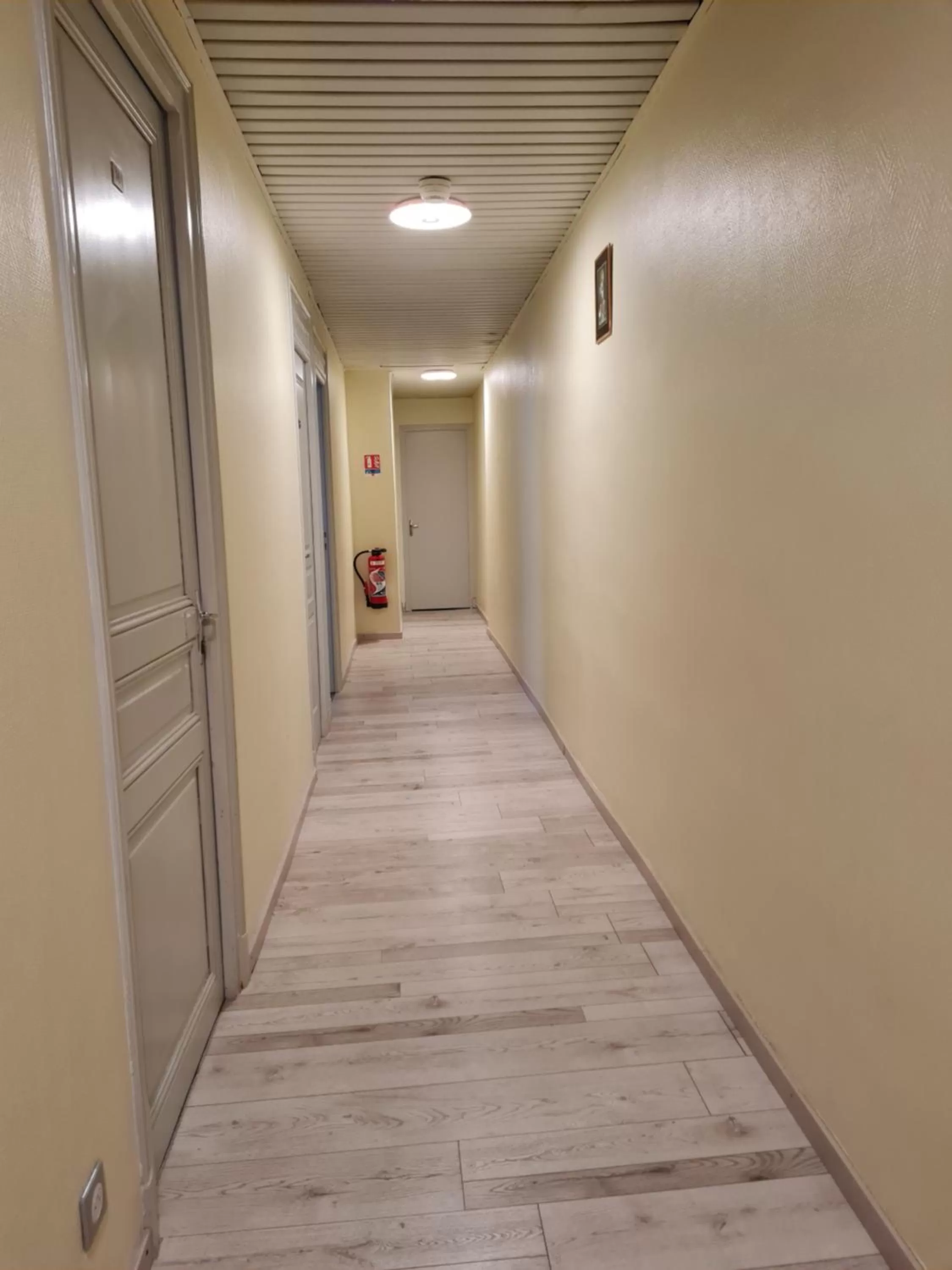 Night in Hôtel Le Milan