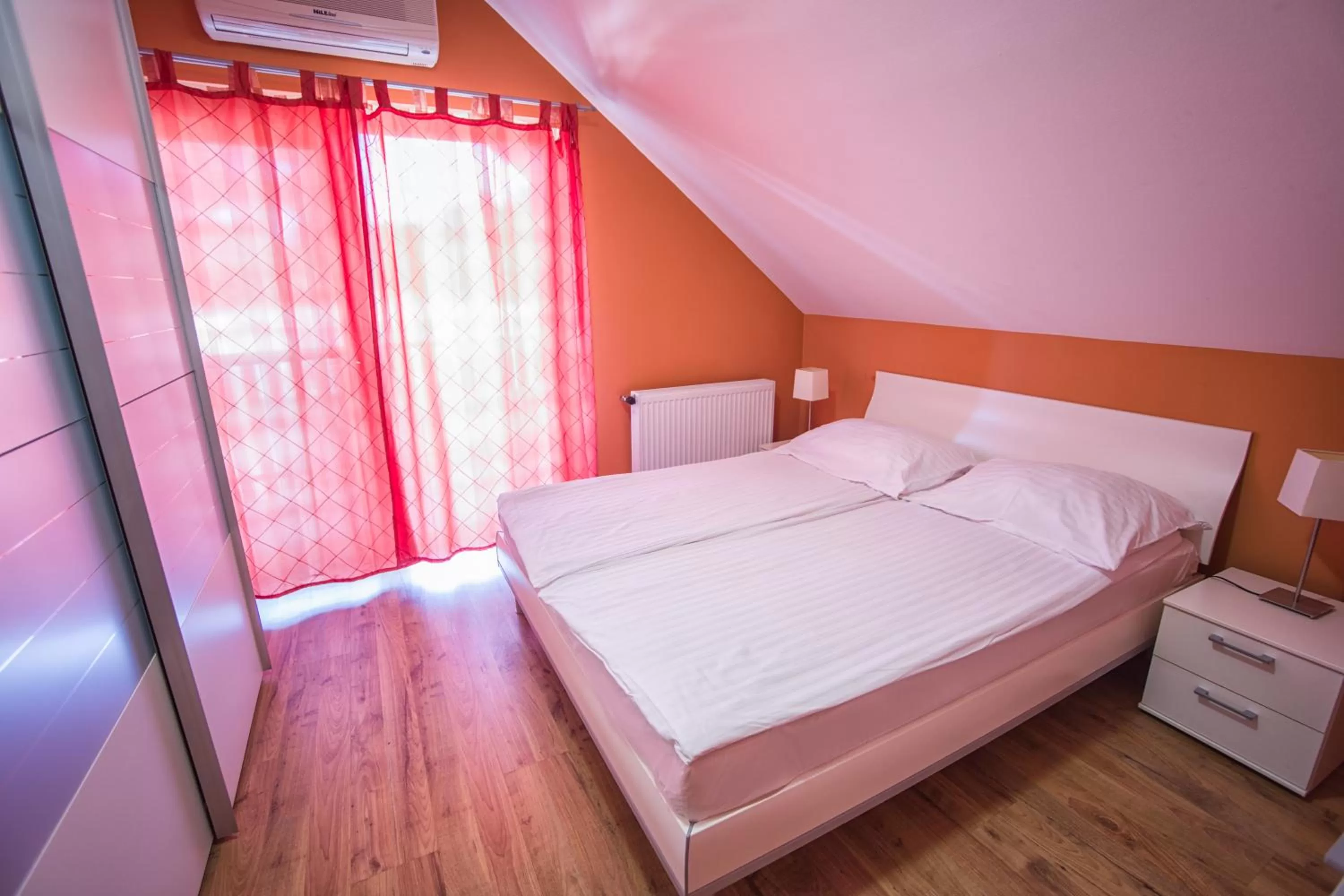 Bed in Hotel Viktória