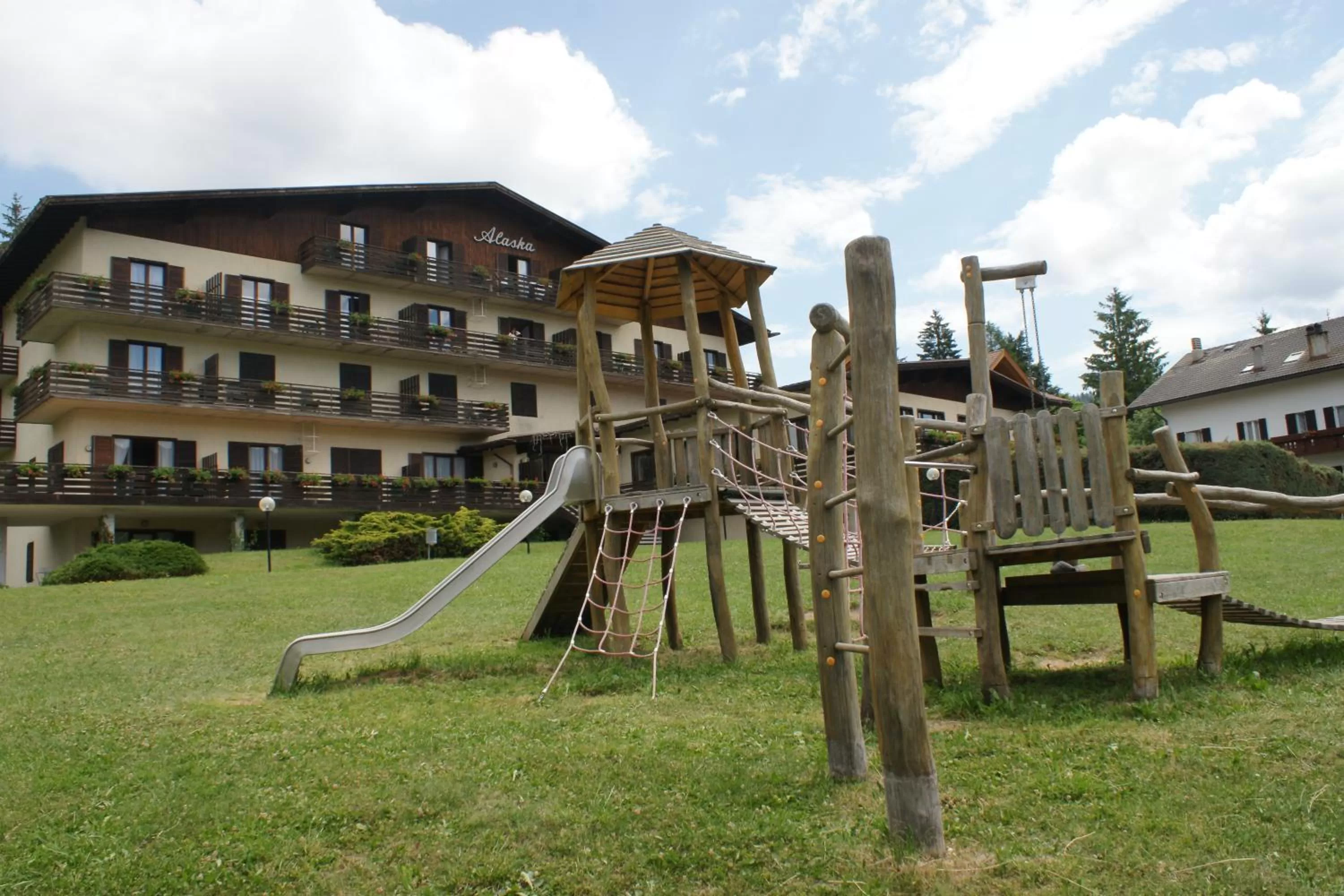 Facade/entrance in Alaska Clubresidence