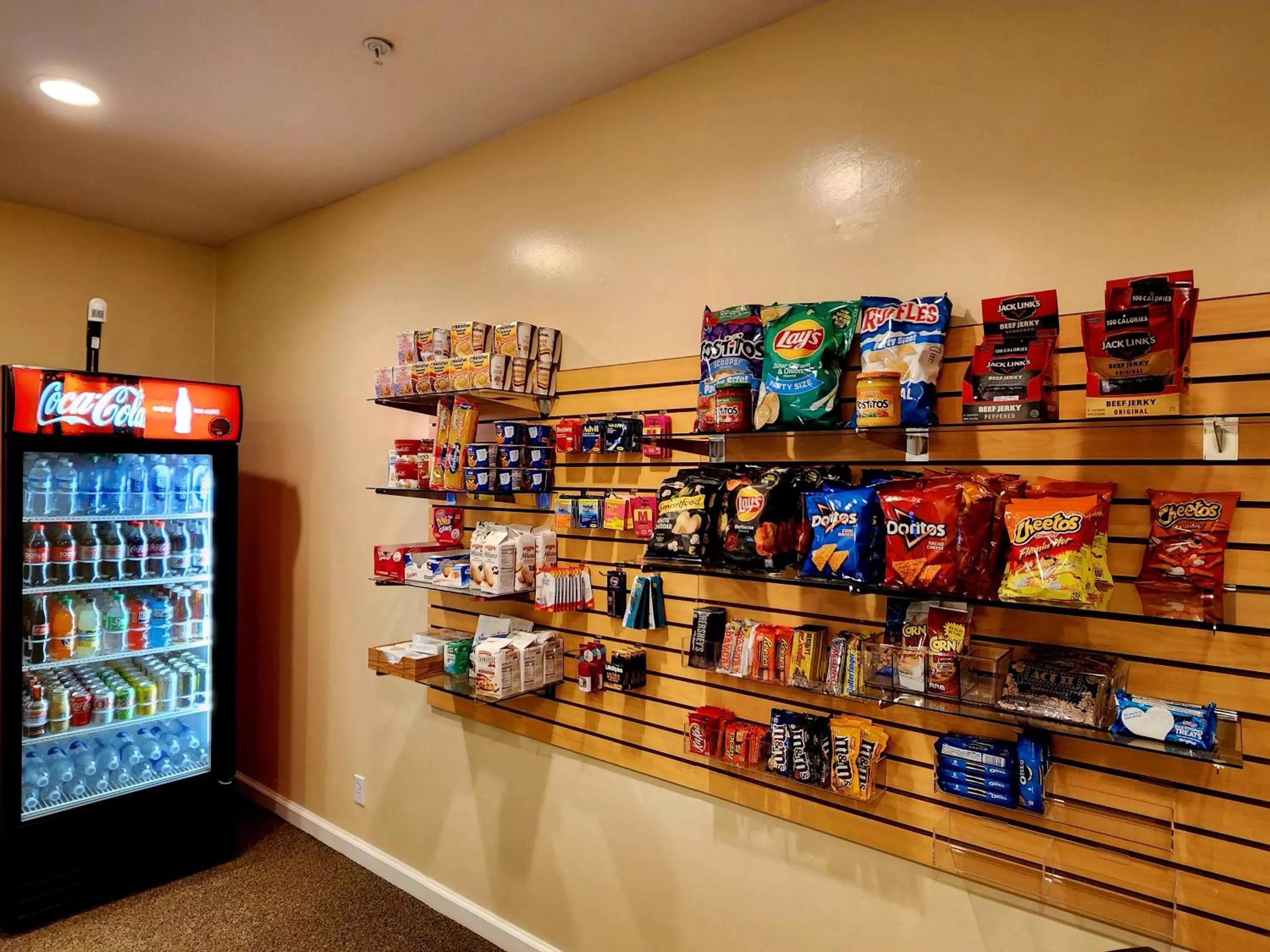 On-site shops in Chase Suite Hotel Newark Fremont