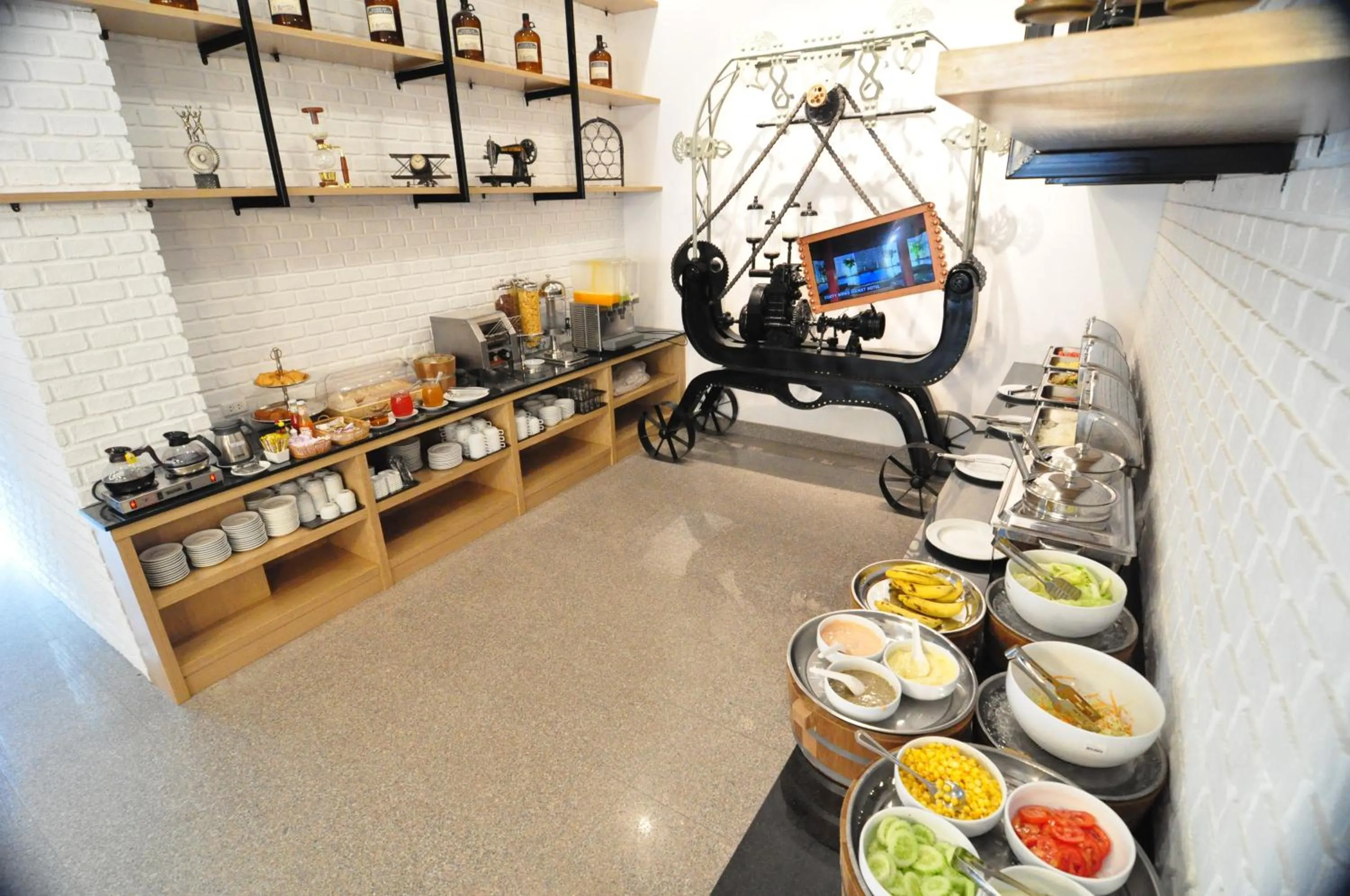 Restaurant/places to eat in Forty Winks Phuket Hotel