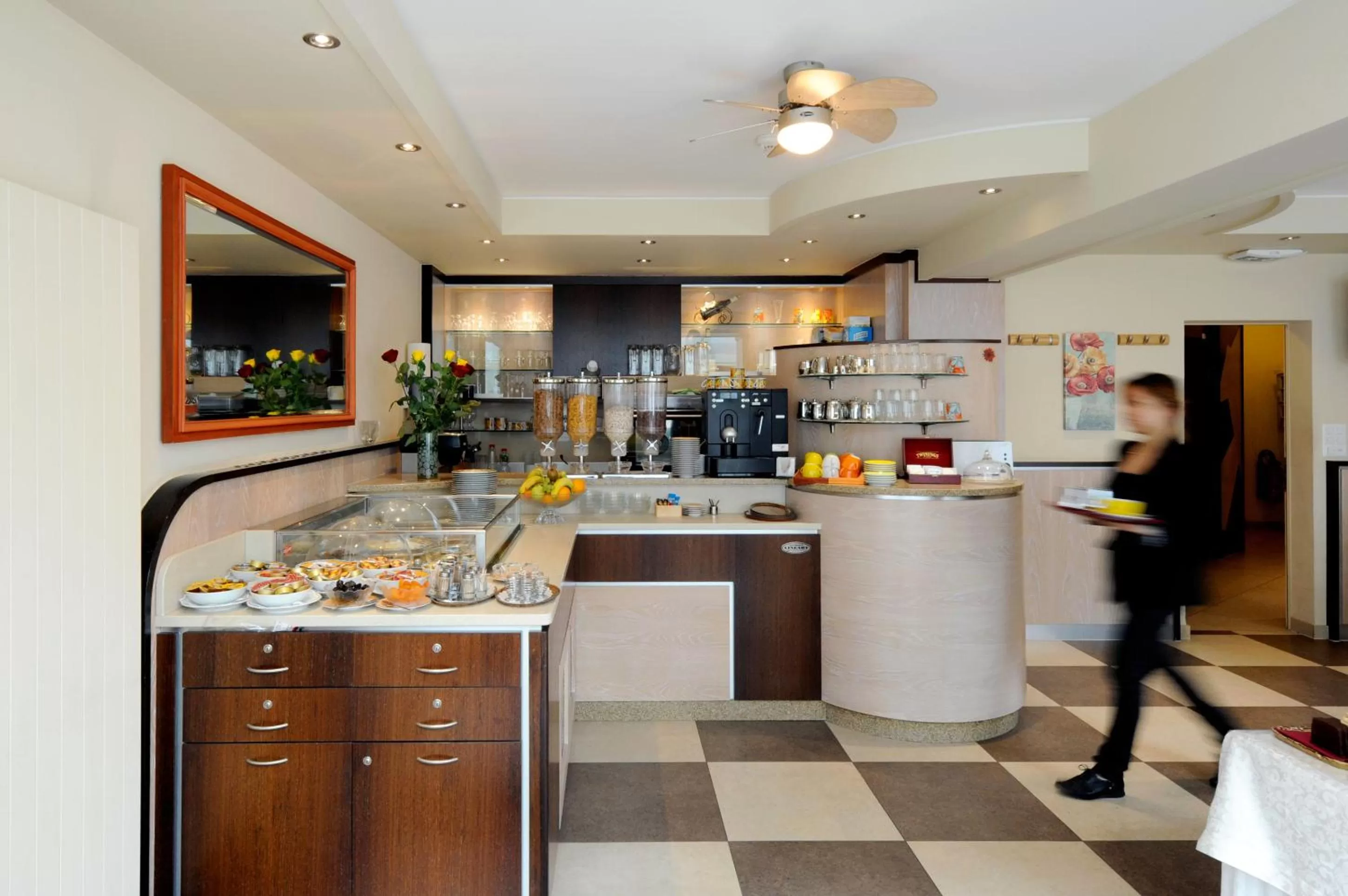 Restaurant/places to eat in Bon Port