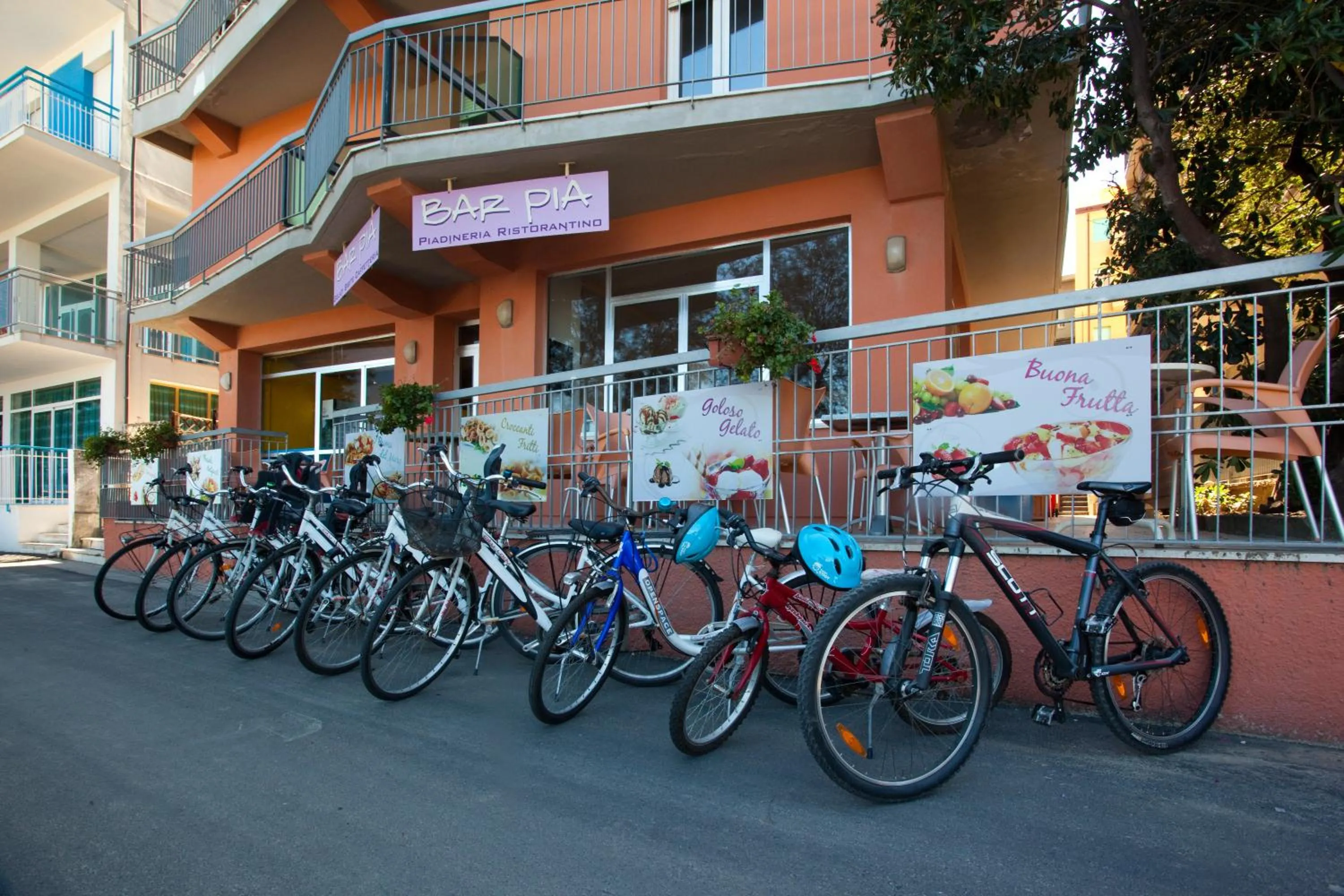 Facade/entrance in Hotel International