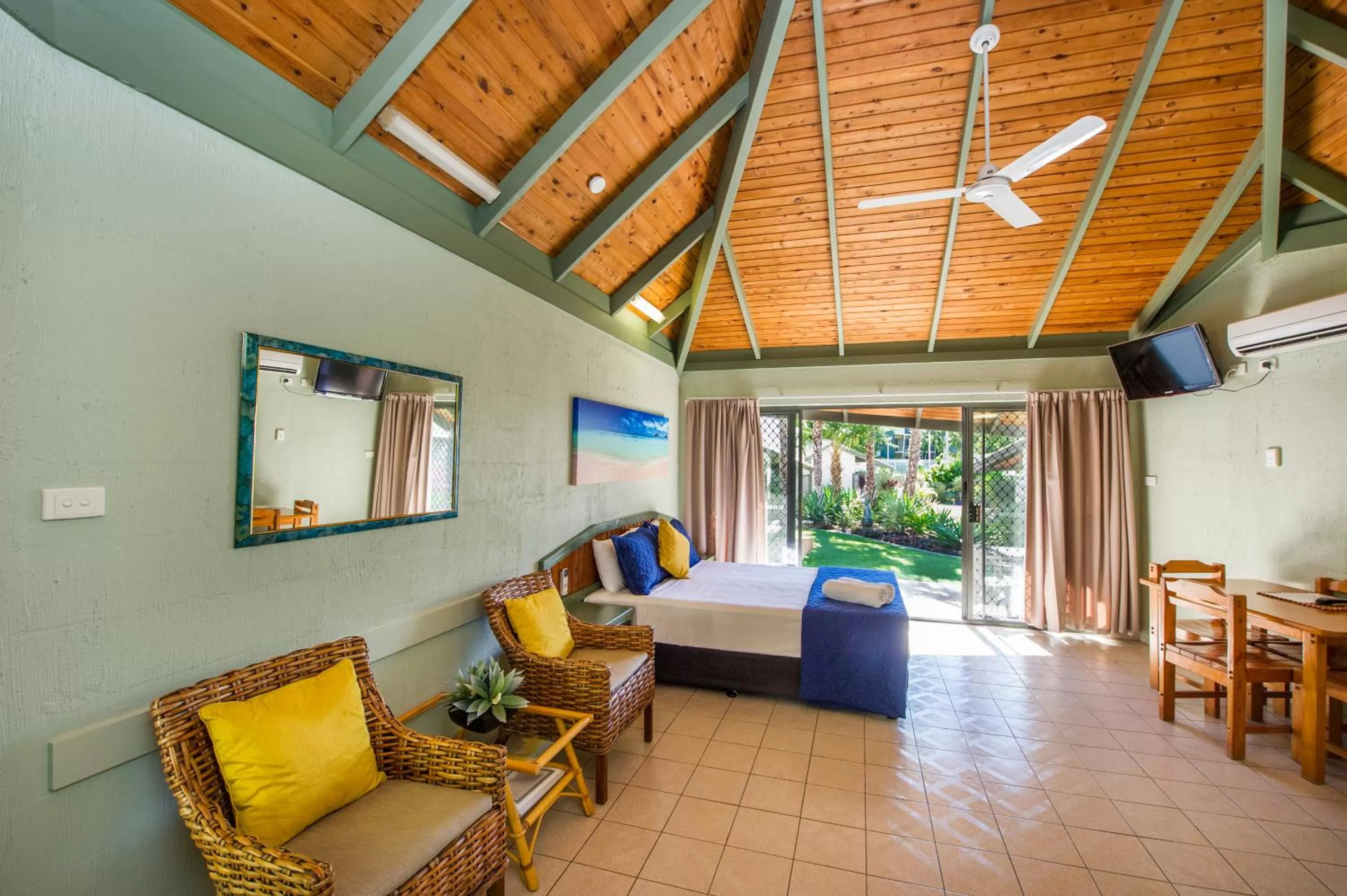 Queen Bungalow in Island Leisure Resort