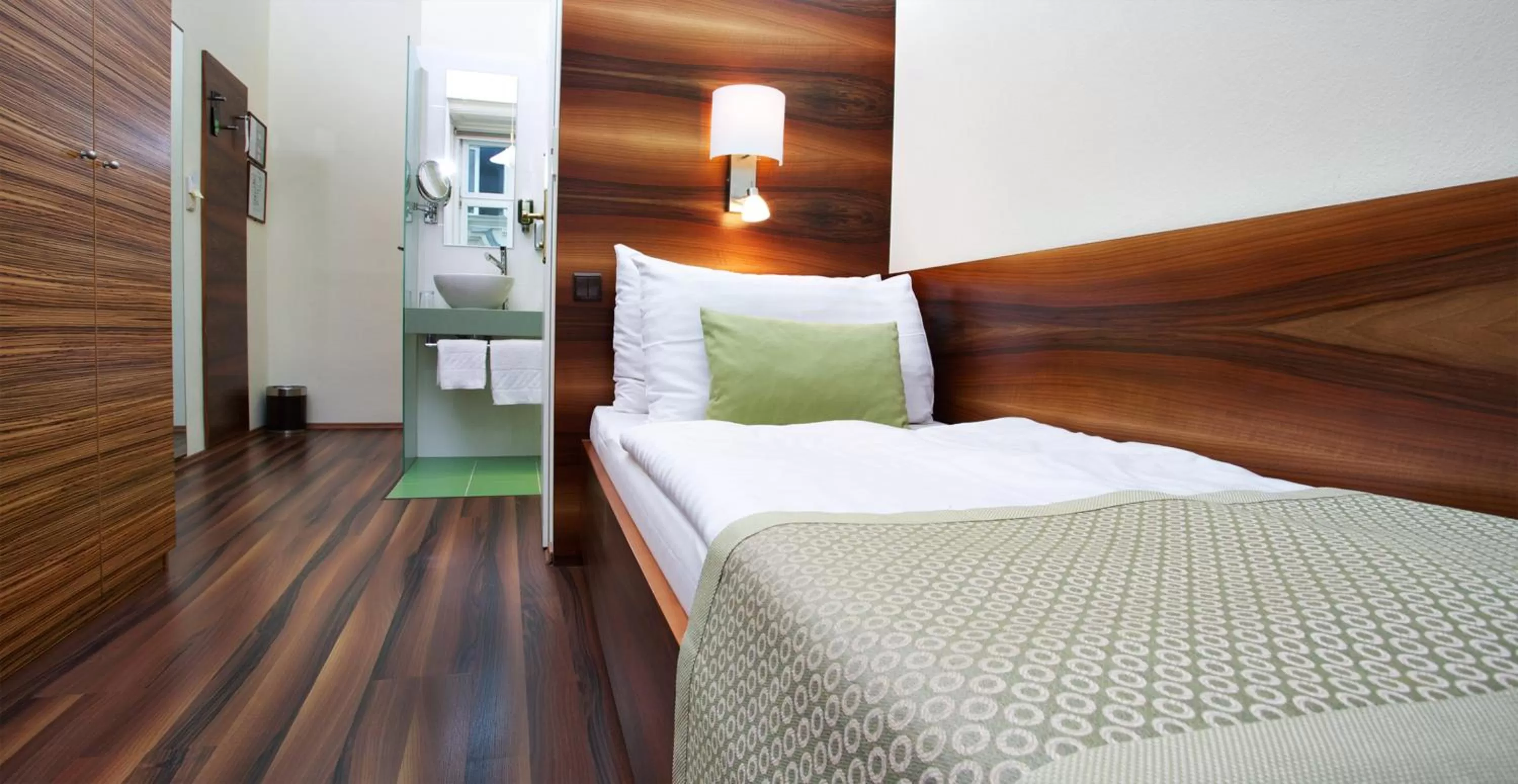 Bedroom, Bed in Hotel Wandl