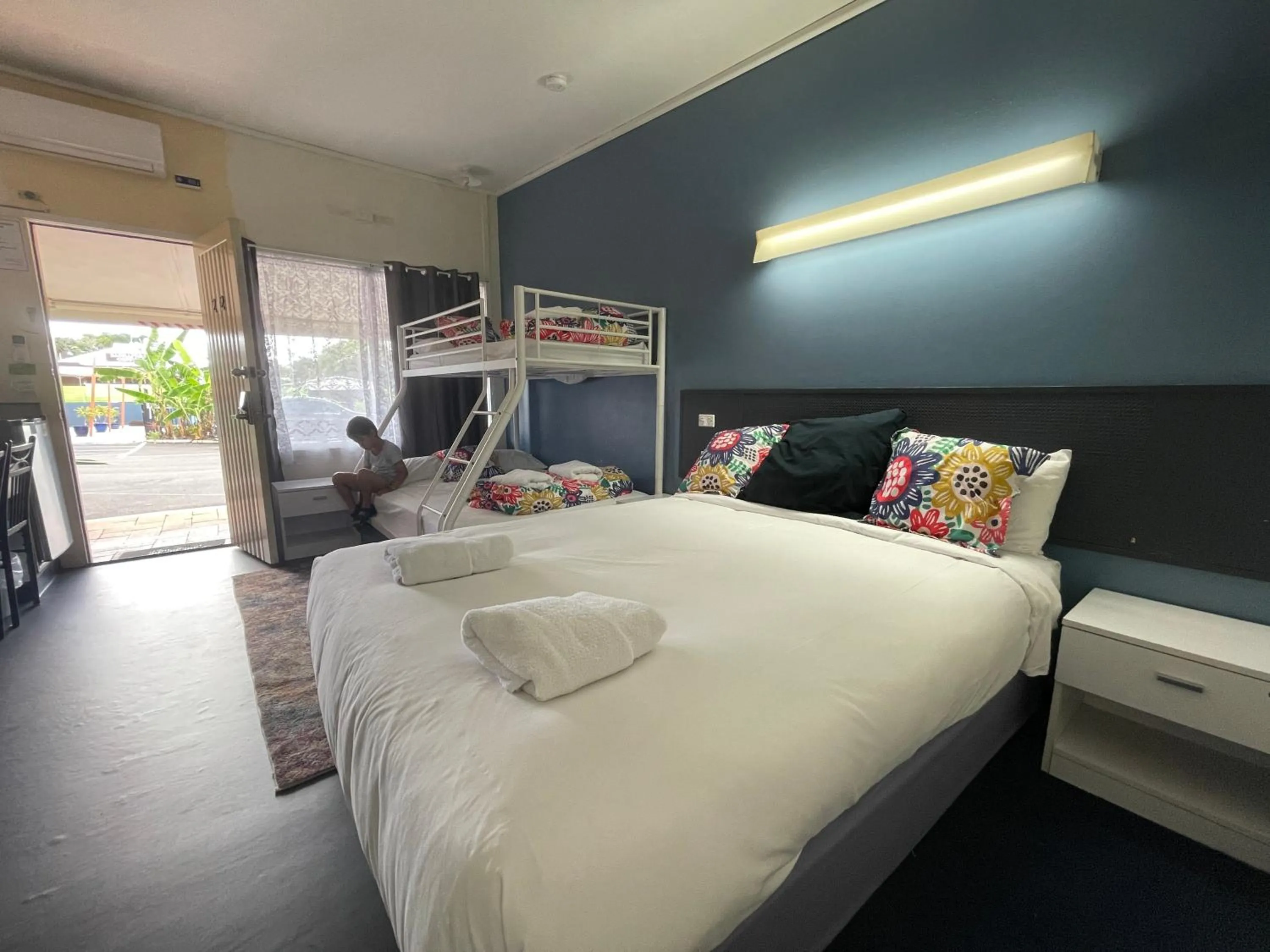 Bedroom, Bed in Arkana Motel