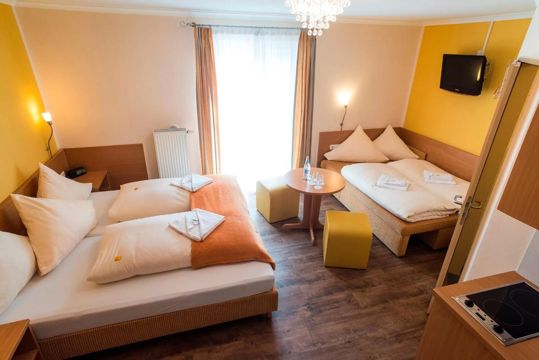 Photo of the whole room, Bed in Gästehaus Zehmerhof bei Erding