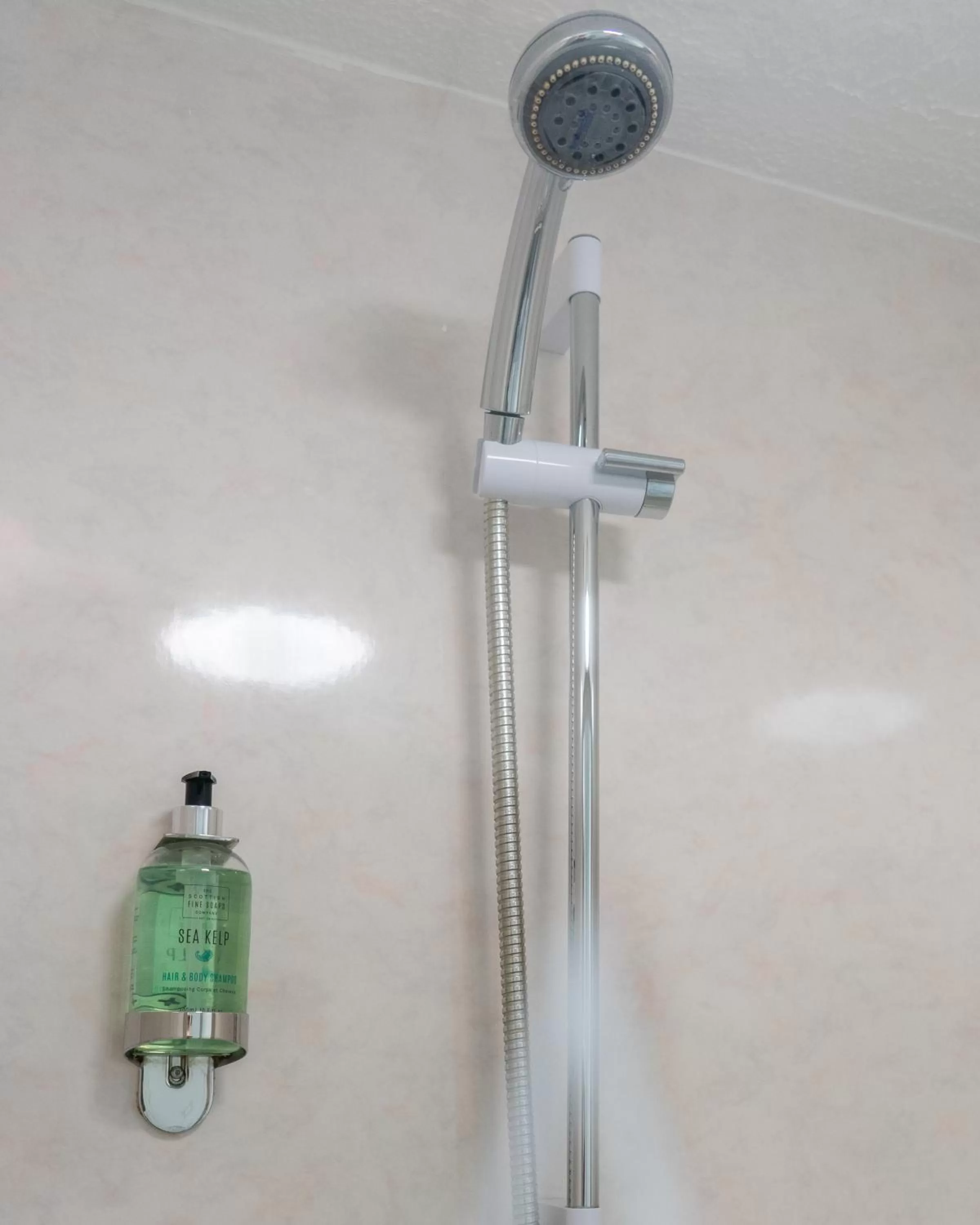 Shower in Firth Hotel & Restaurant