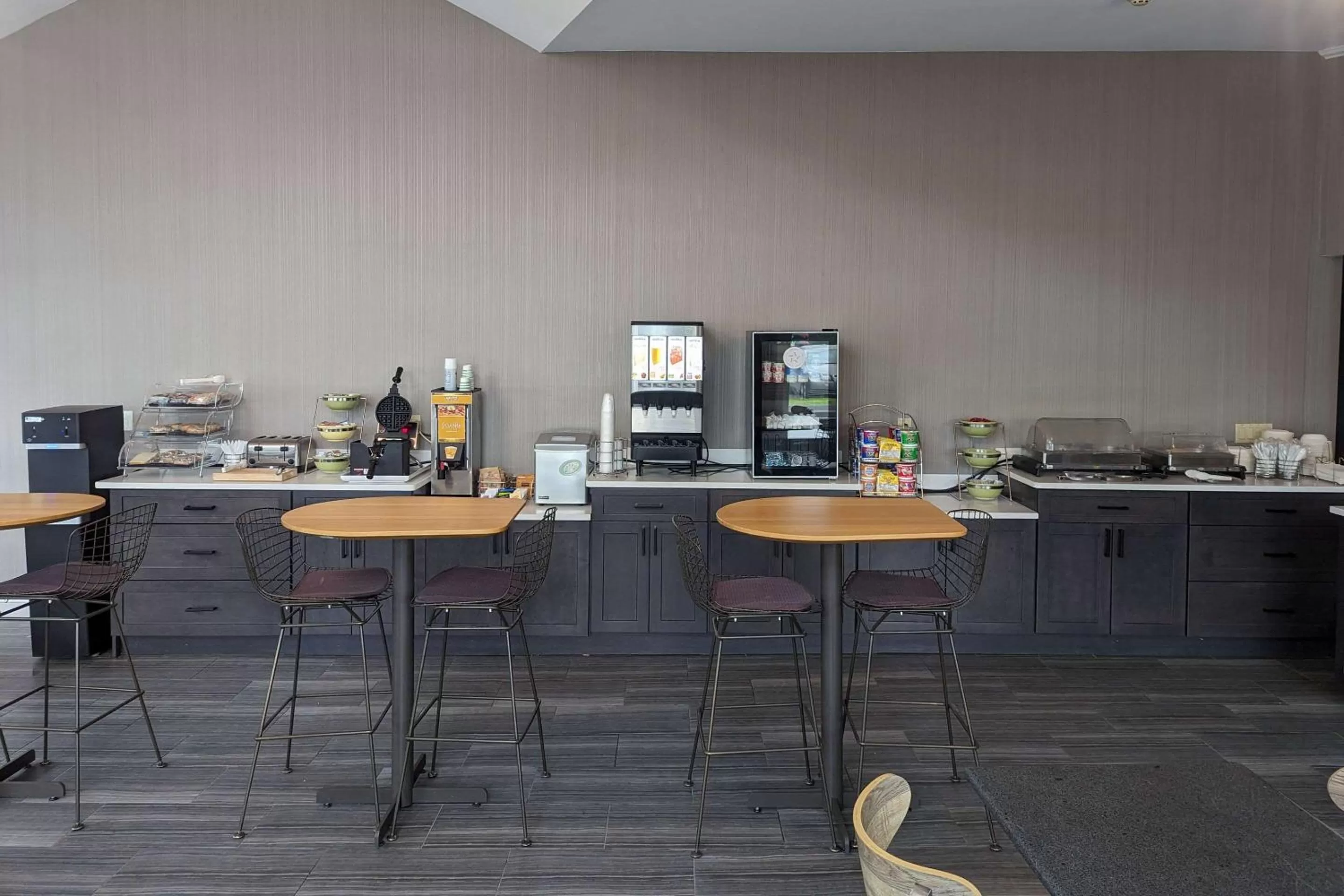 Breakfast in Quality Inn & Suites Northampton - Amherst