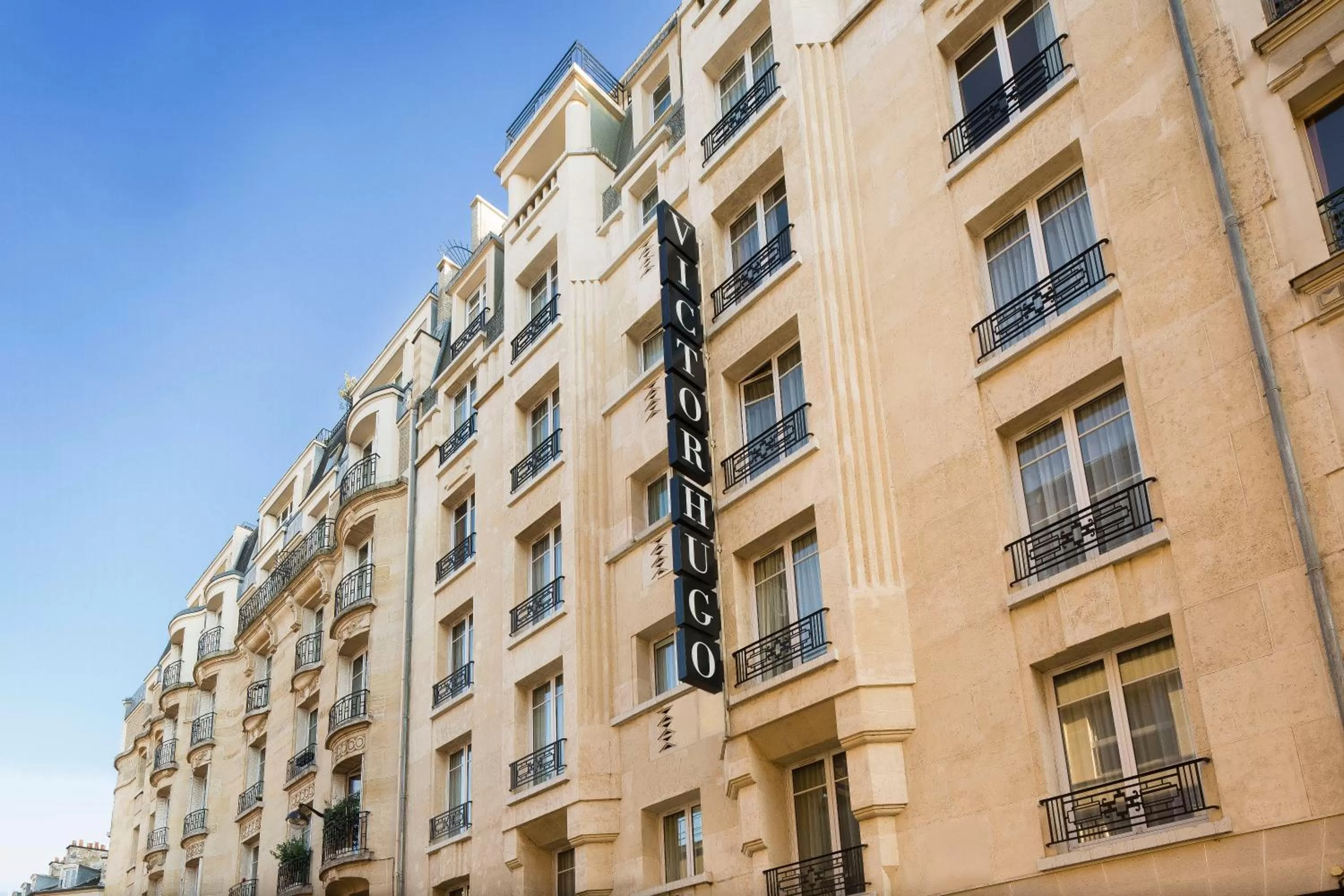 Property building in Hôtel Victor Hugo Paris Kléber