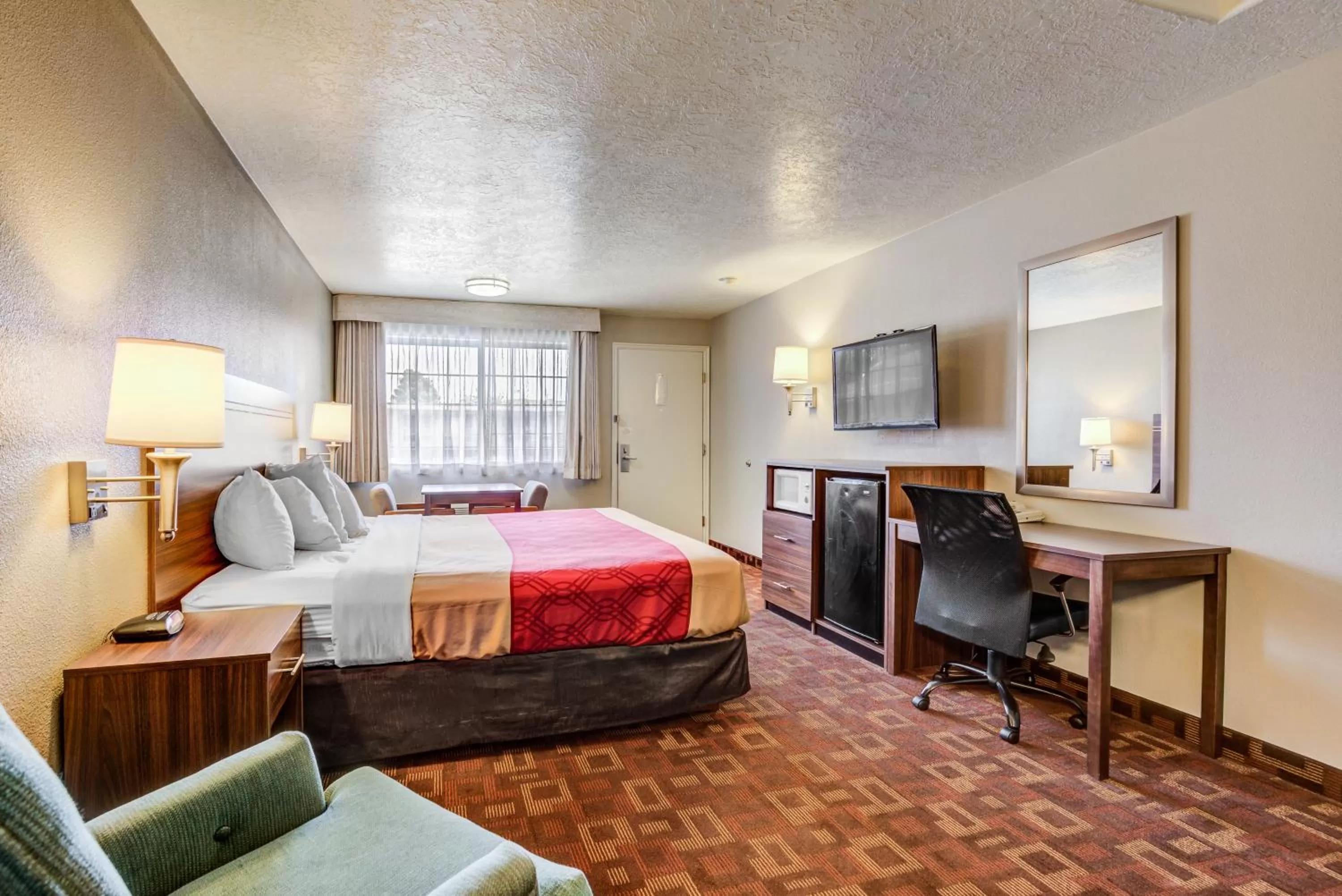 Photo of the whole room, Bed in Econo Lodge St George North - Near Pioneer Park