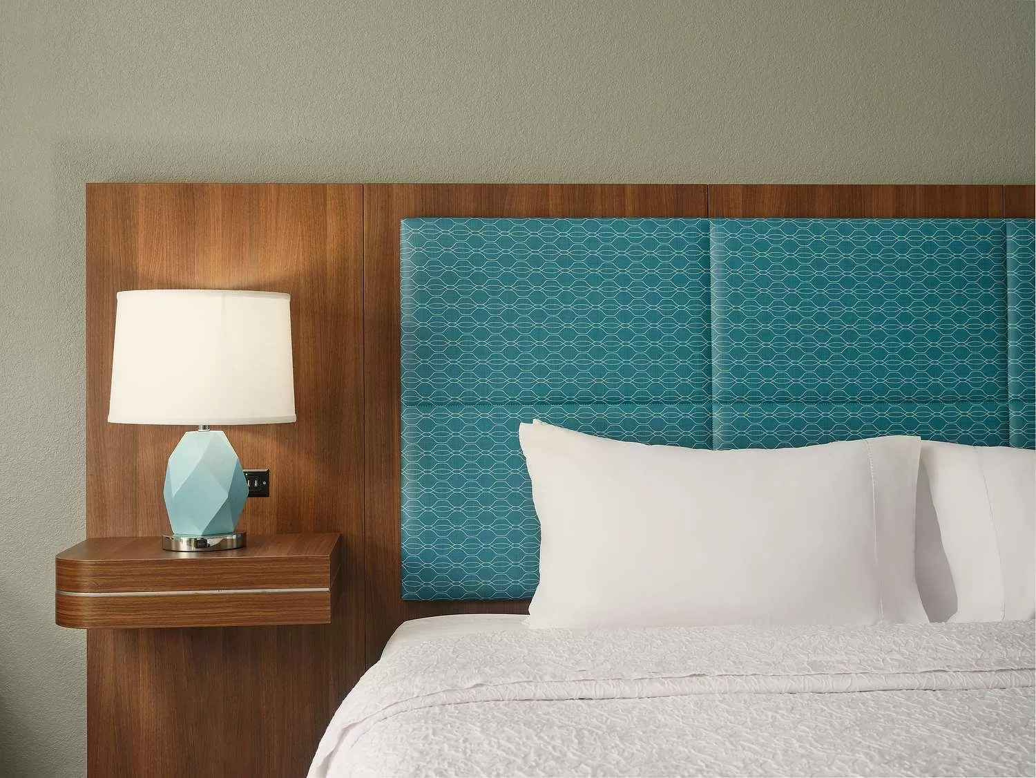 Bed in Hampton Inn Covington/Mandeville