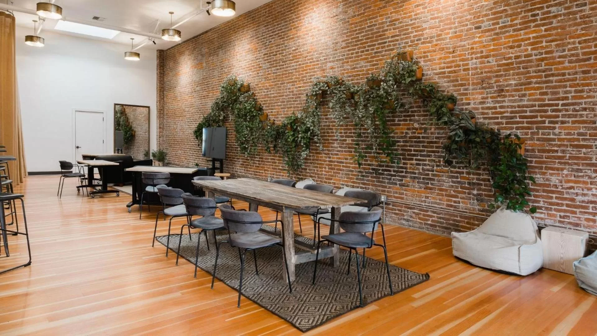 Meeting/conference room in SCP Redmond Hotel