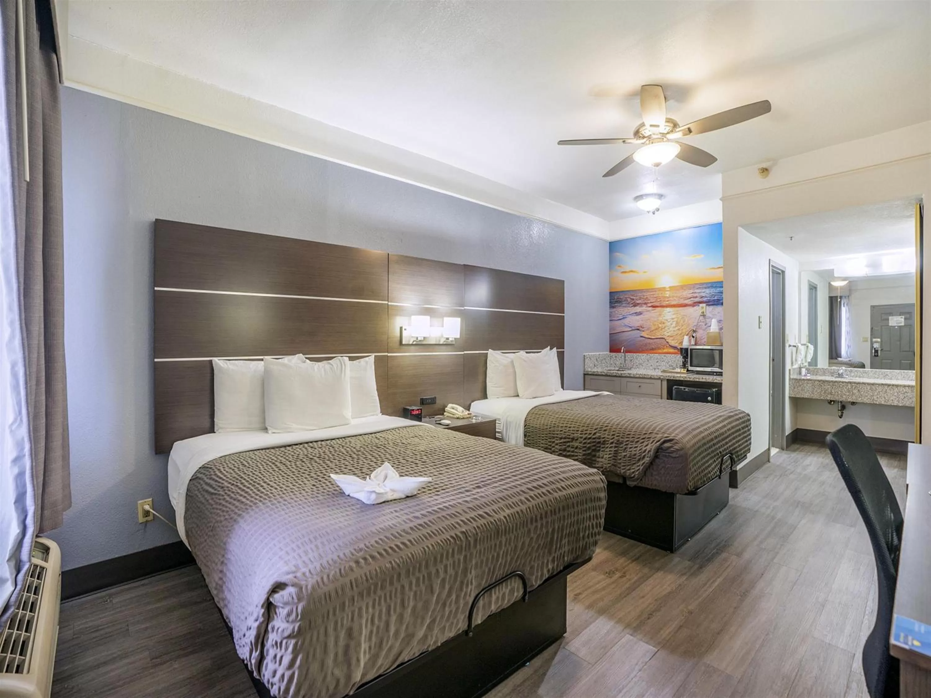 Bed in Days Inn & Suites by Wyndham Webster NASA-ClearLake-Houston