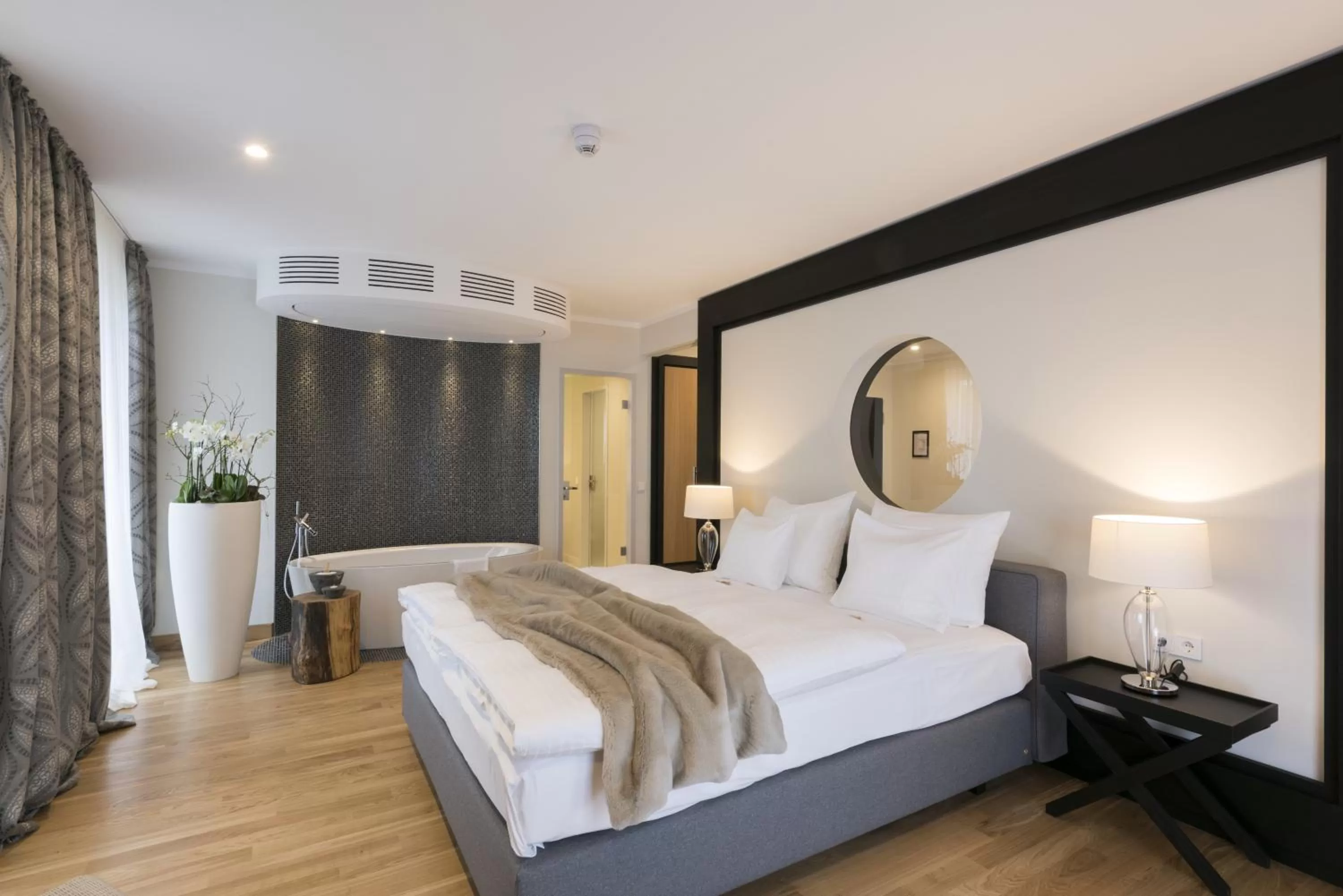 Bedroom, Bed in Hofhotel Grothues-Potthoff