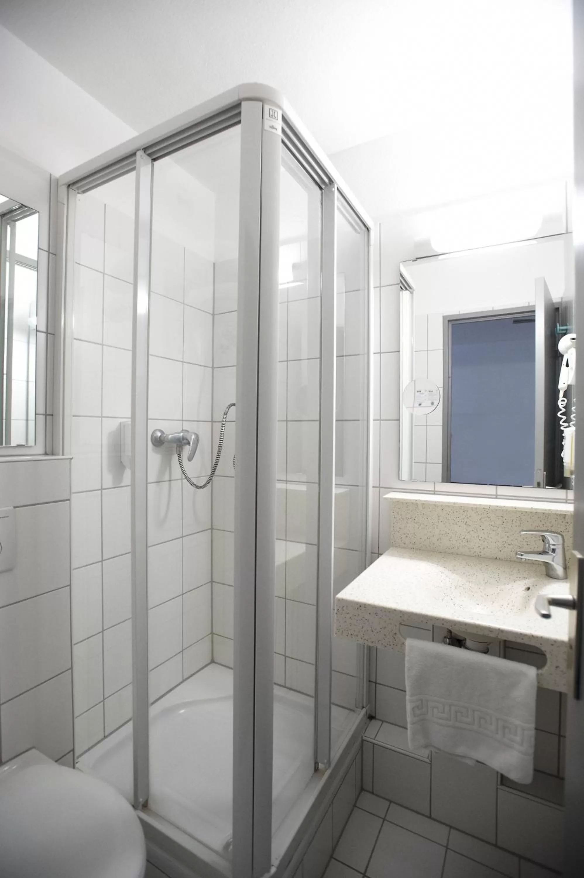 Bathroom in Hotel Strasbourg - Montagne Verte & Restaurant Louisiane