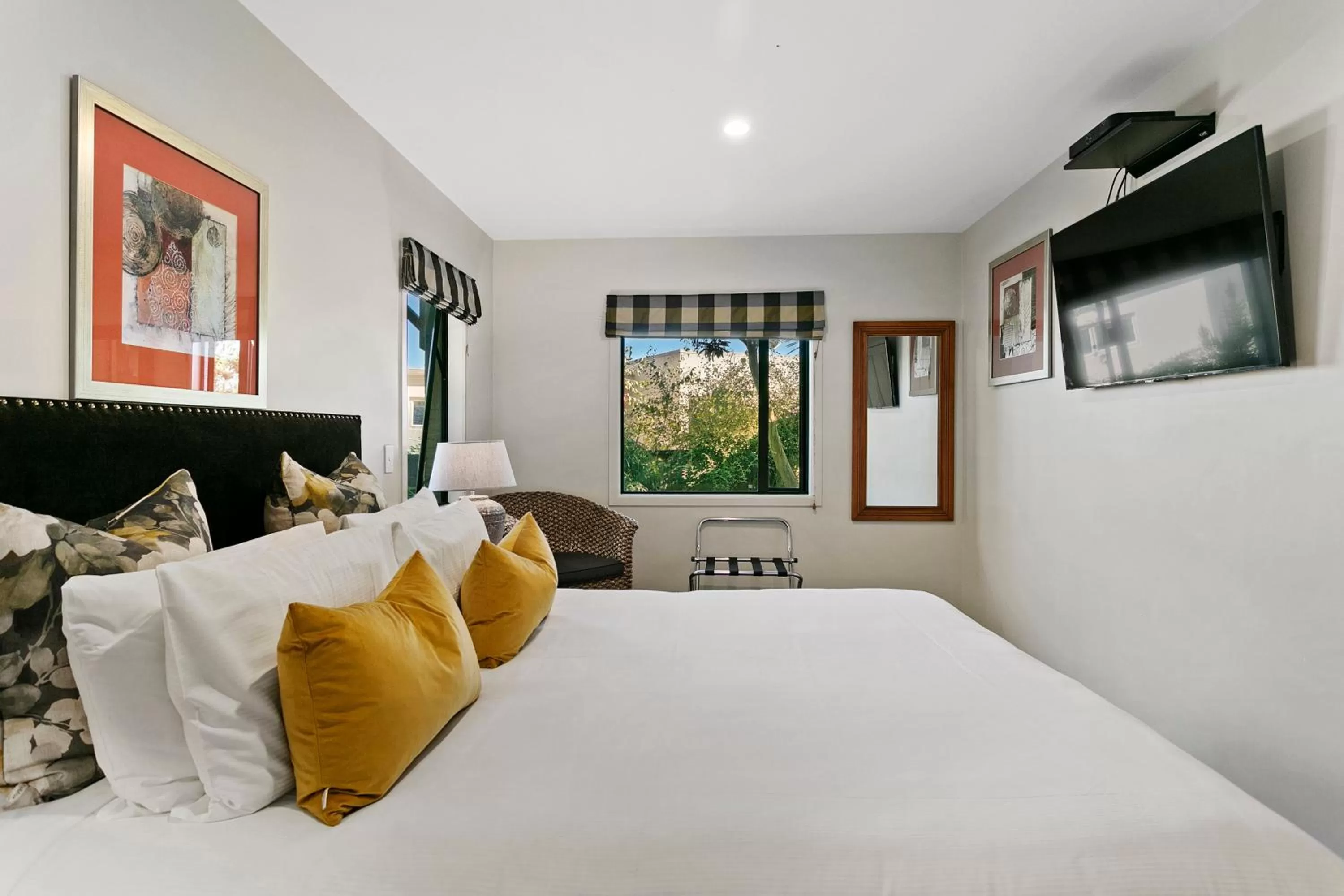 Bed in Baycrest Thermal Lodge