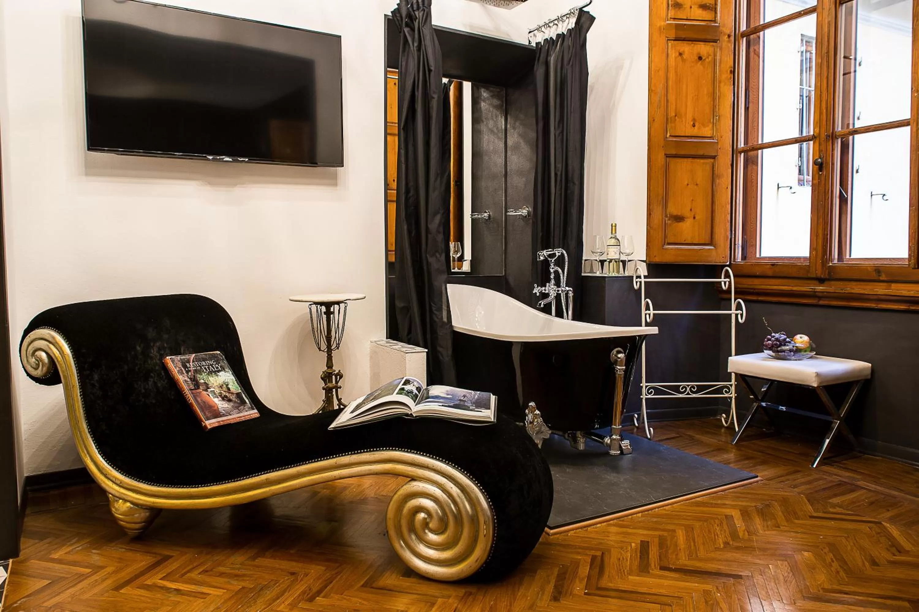 Shower in Porcellino Gallery Art Boutique BB