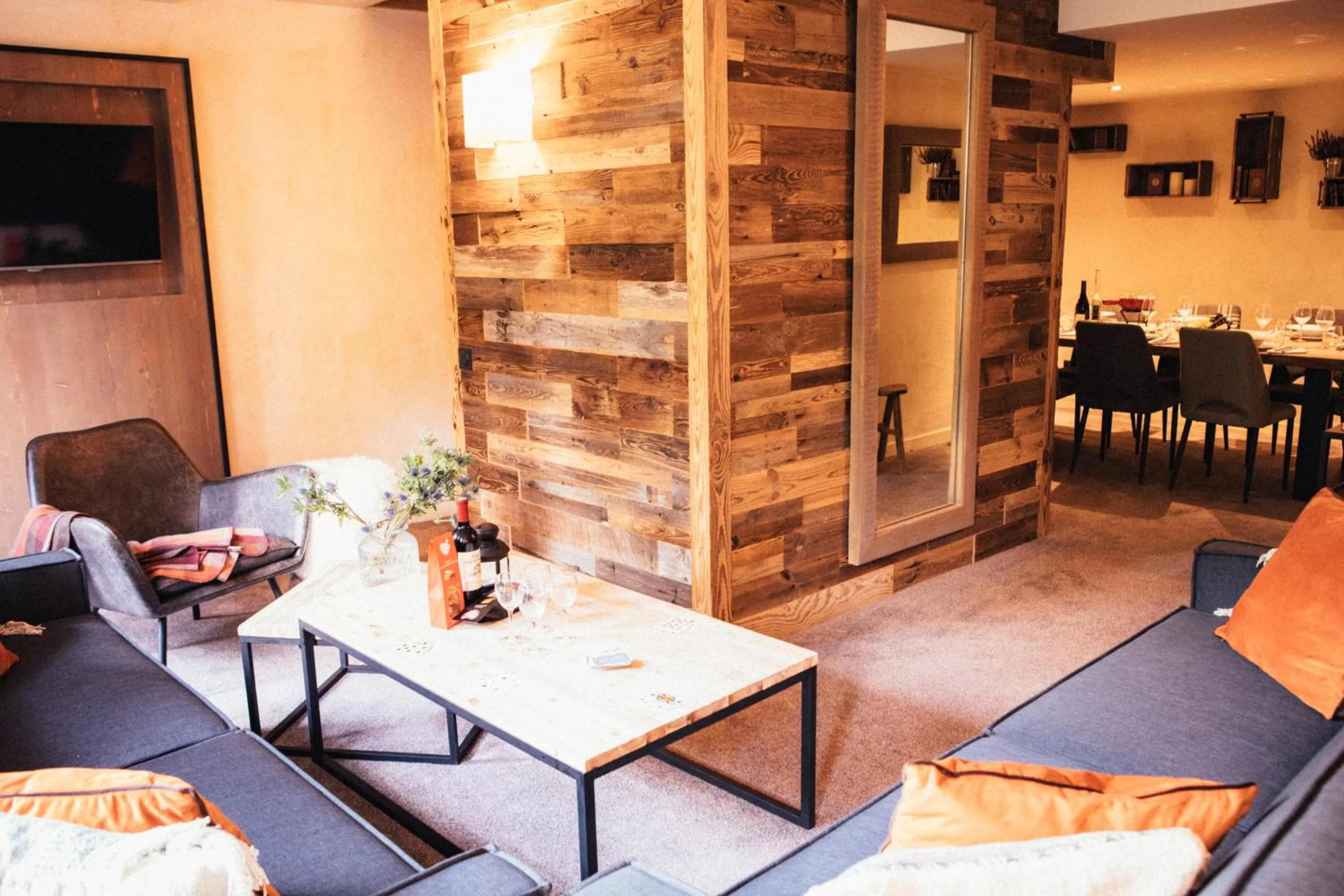 TV and multimedia, Seating Area in Hôtel L'Arboisie