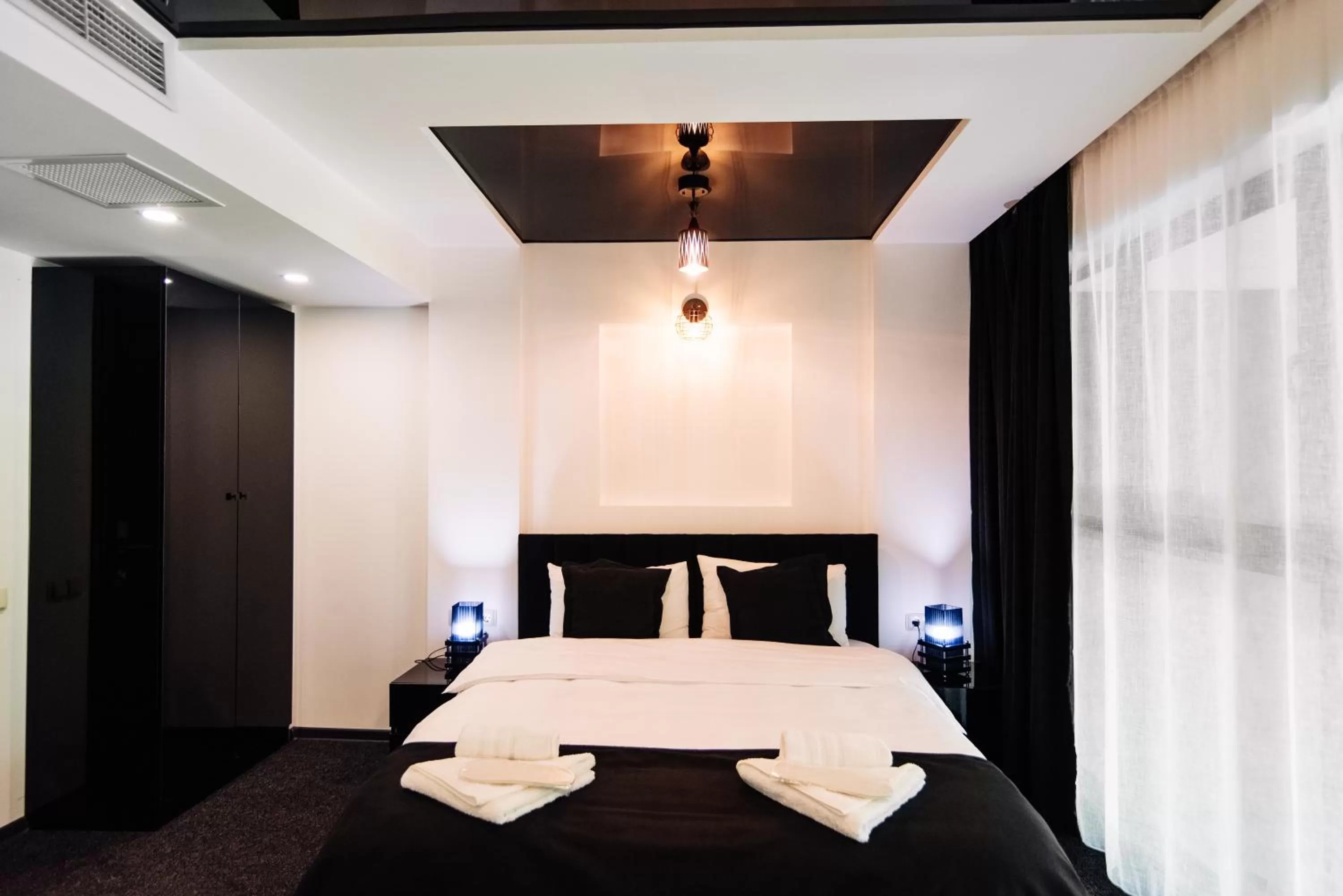 Bed in Royal Plaza Hotel