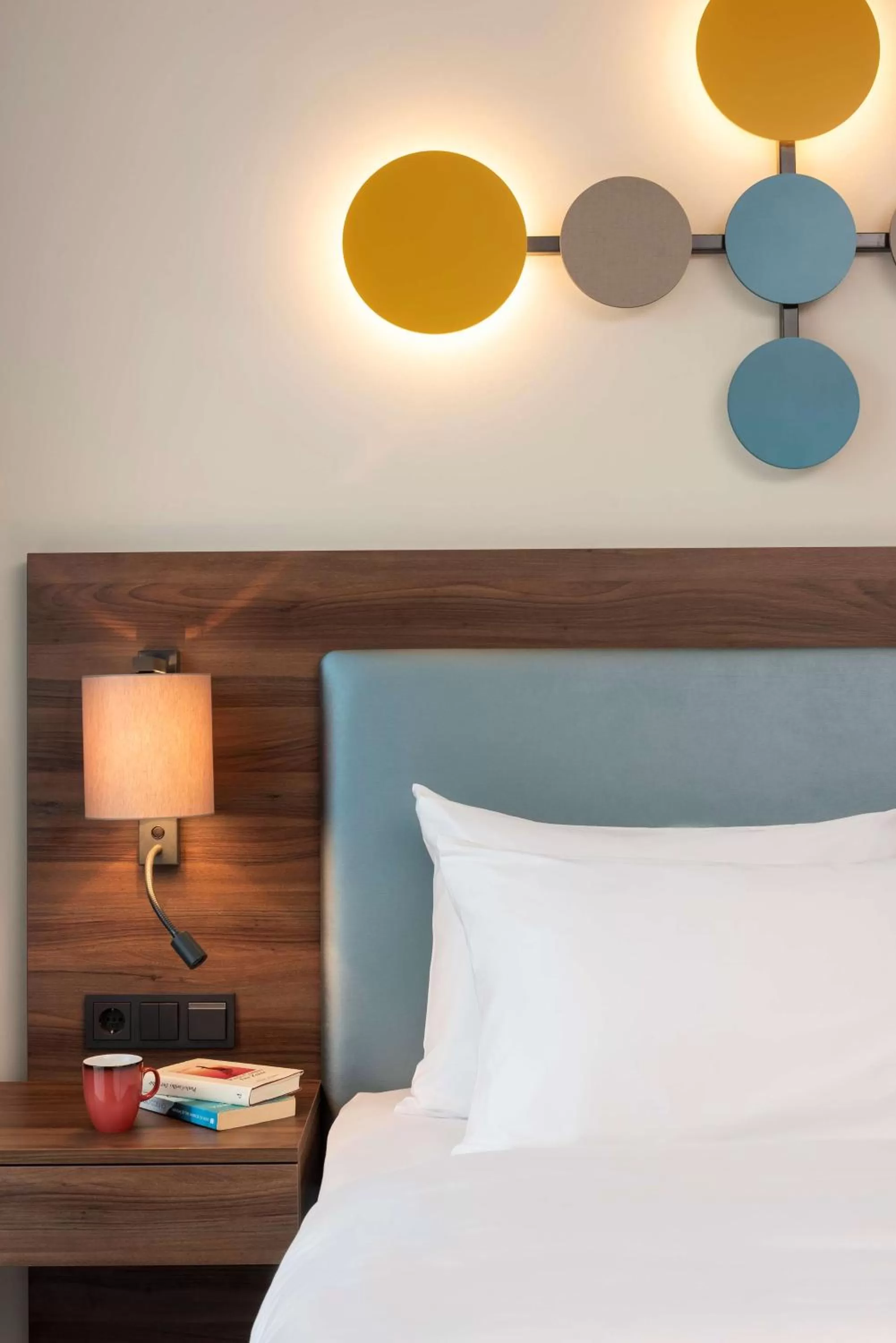 Photo of the whole room, Bed in Hyatt House Frankfurt Eschborn