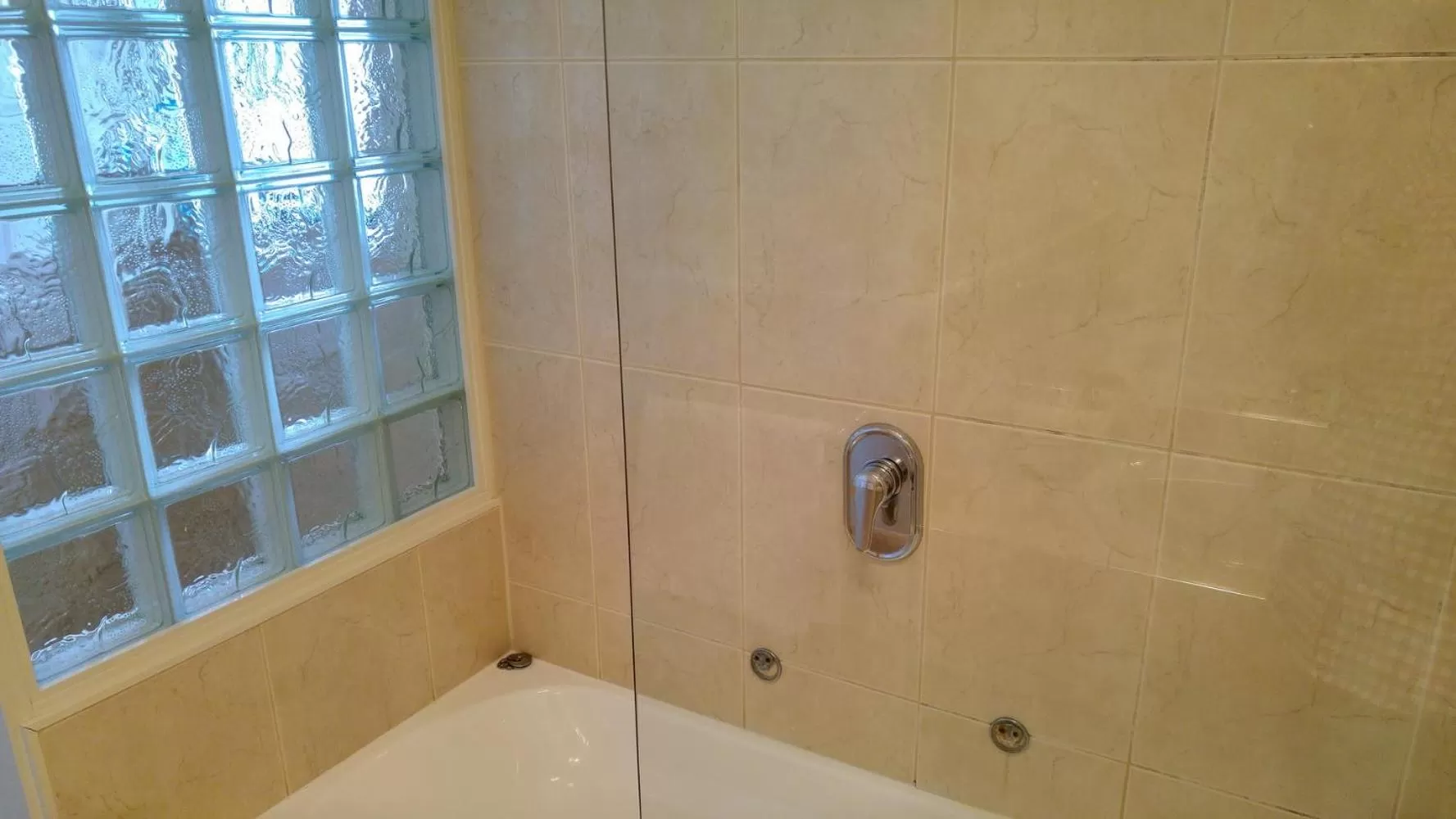 Bathroom in Hobson's Choice Motel