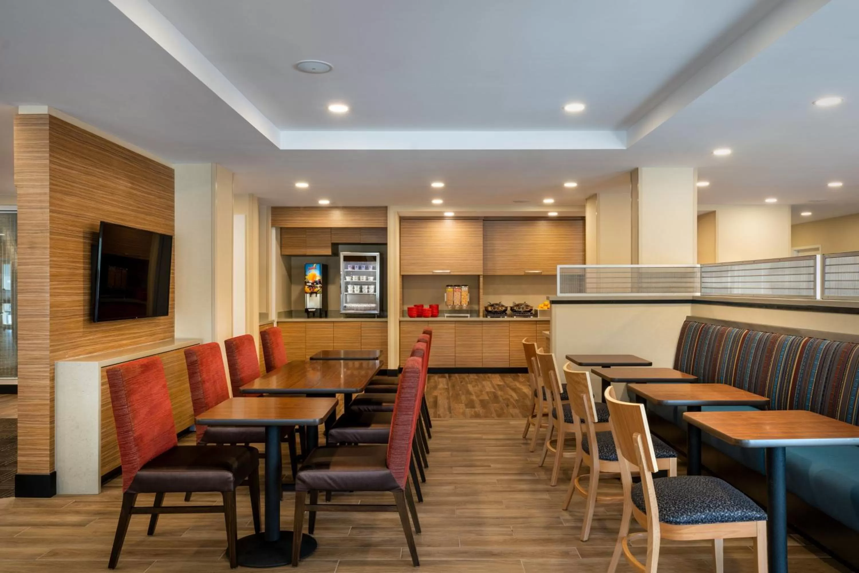 Breakfast in TownePlace Suites By Marriott Venice