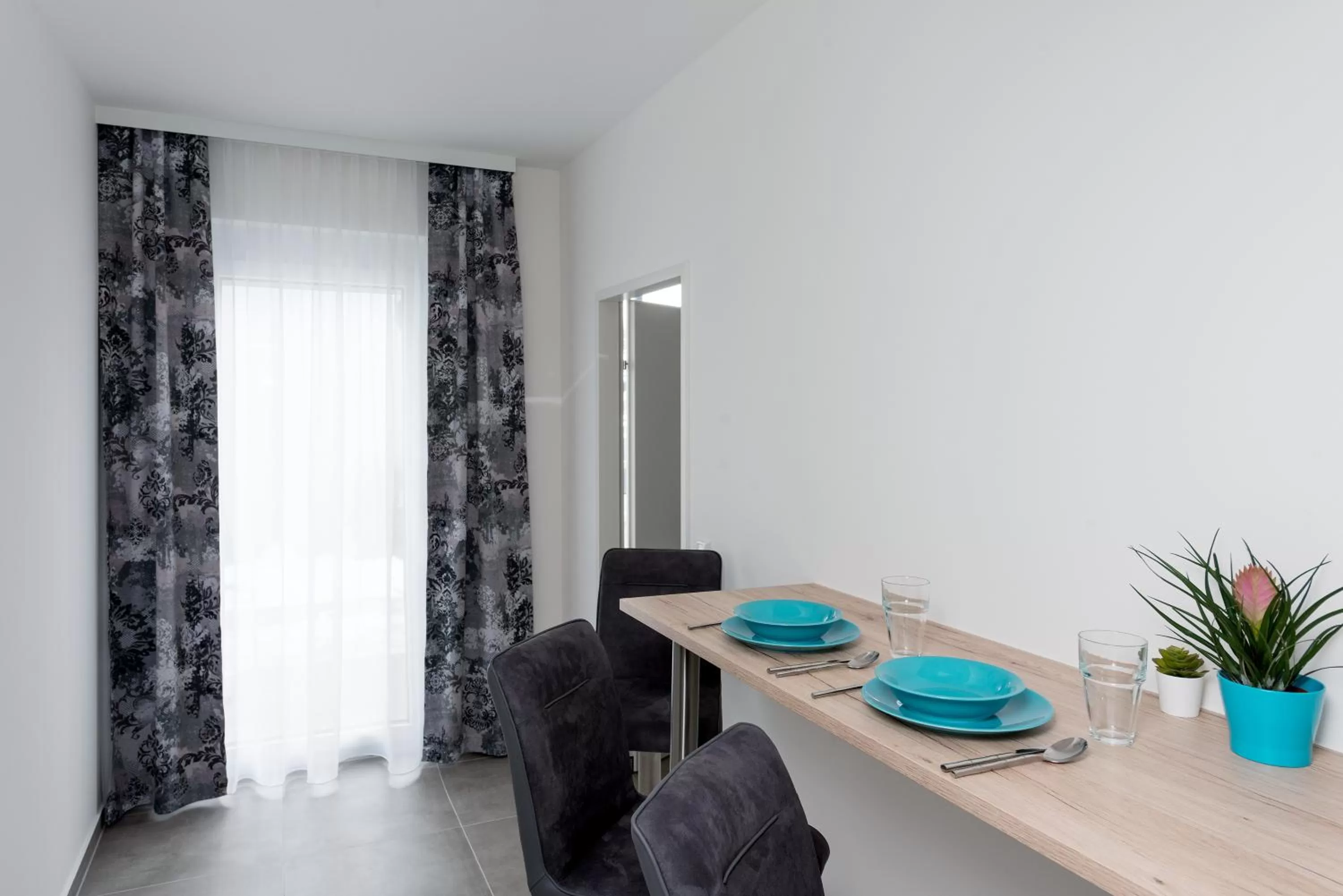 Dining area in MOTEL24seven