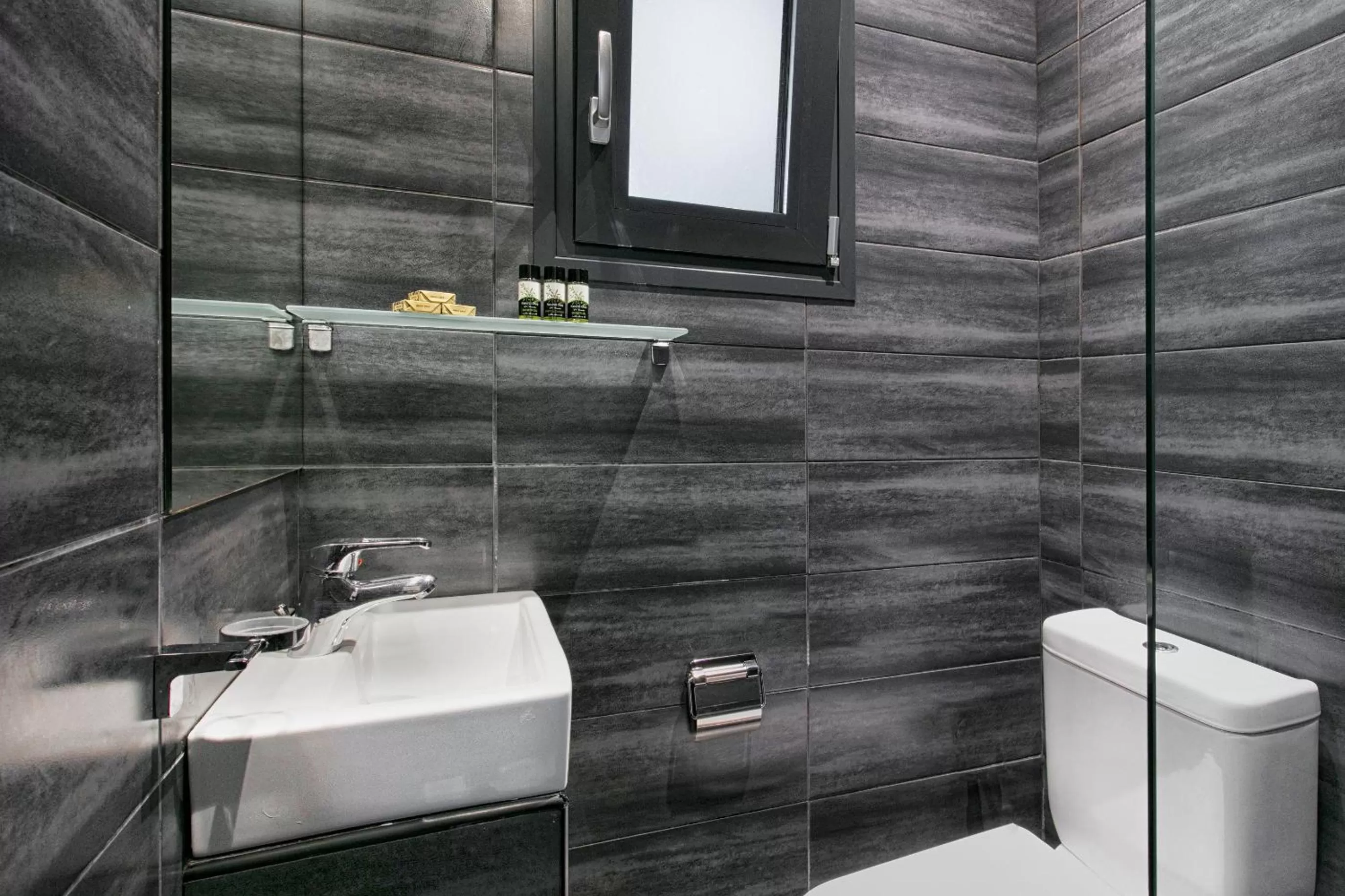 Bathroom in Atlas Skiathos