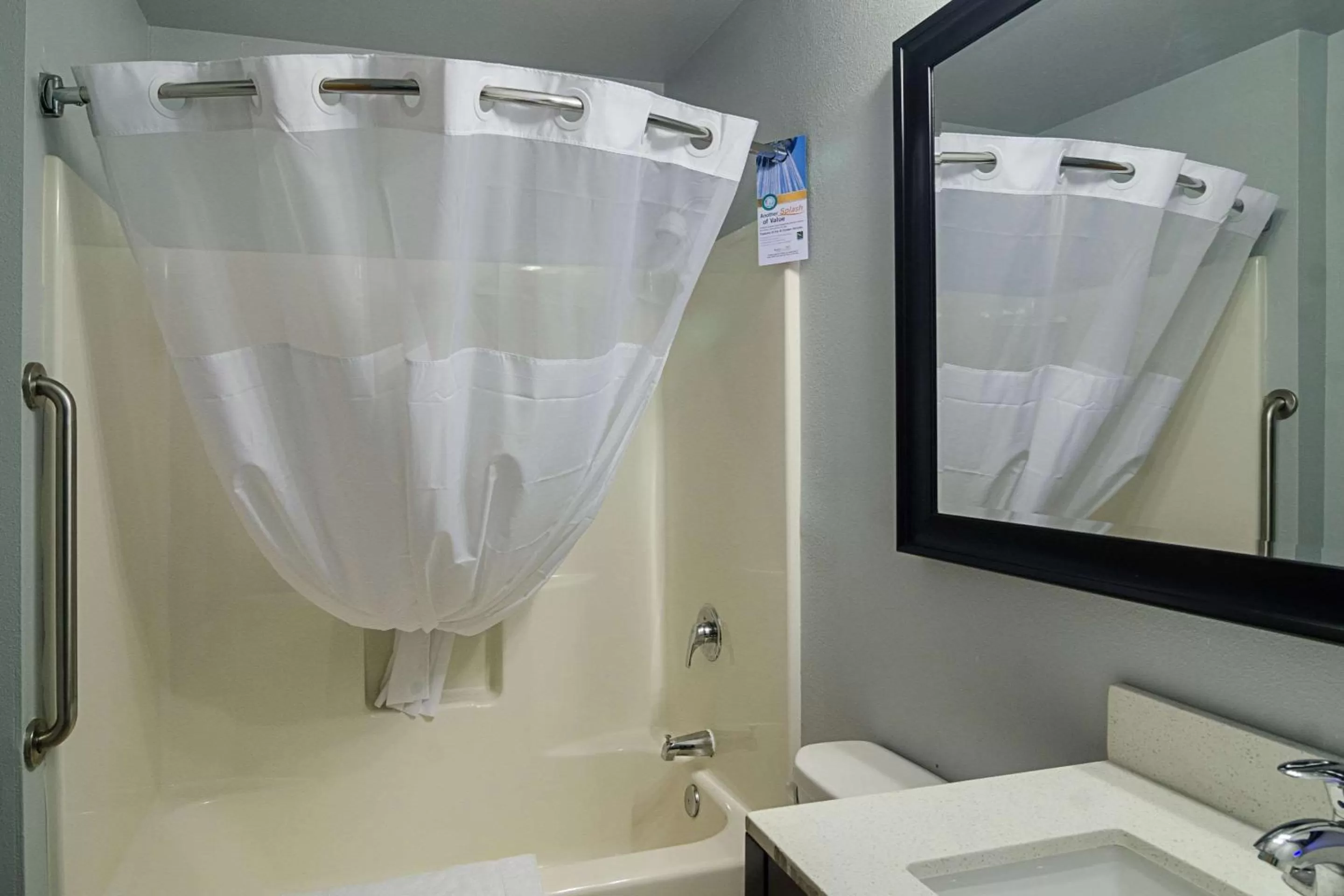 Photo of the whole room in Quality Inn Seaside Oregon Coast