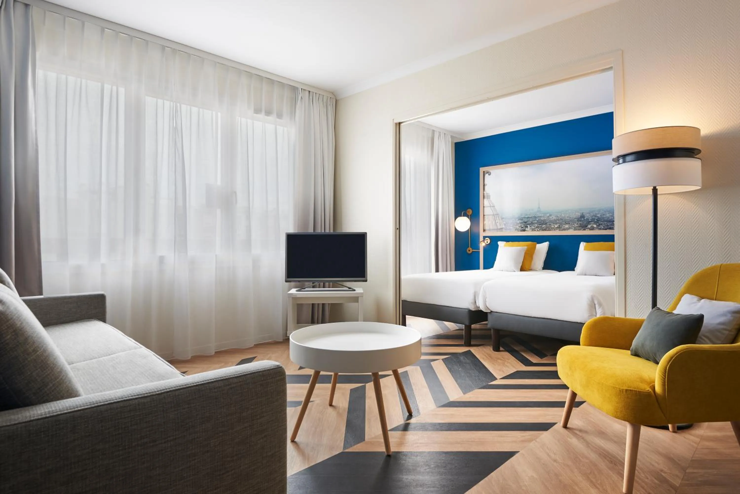 Living room, Bed in Aparthotel Adagio Porte de Versailles