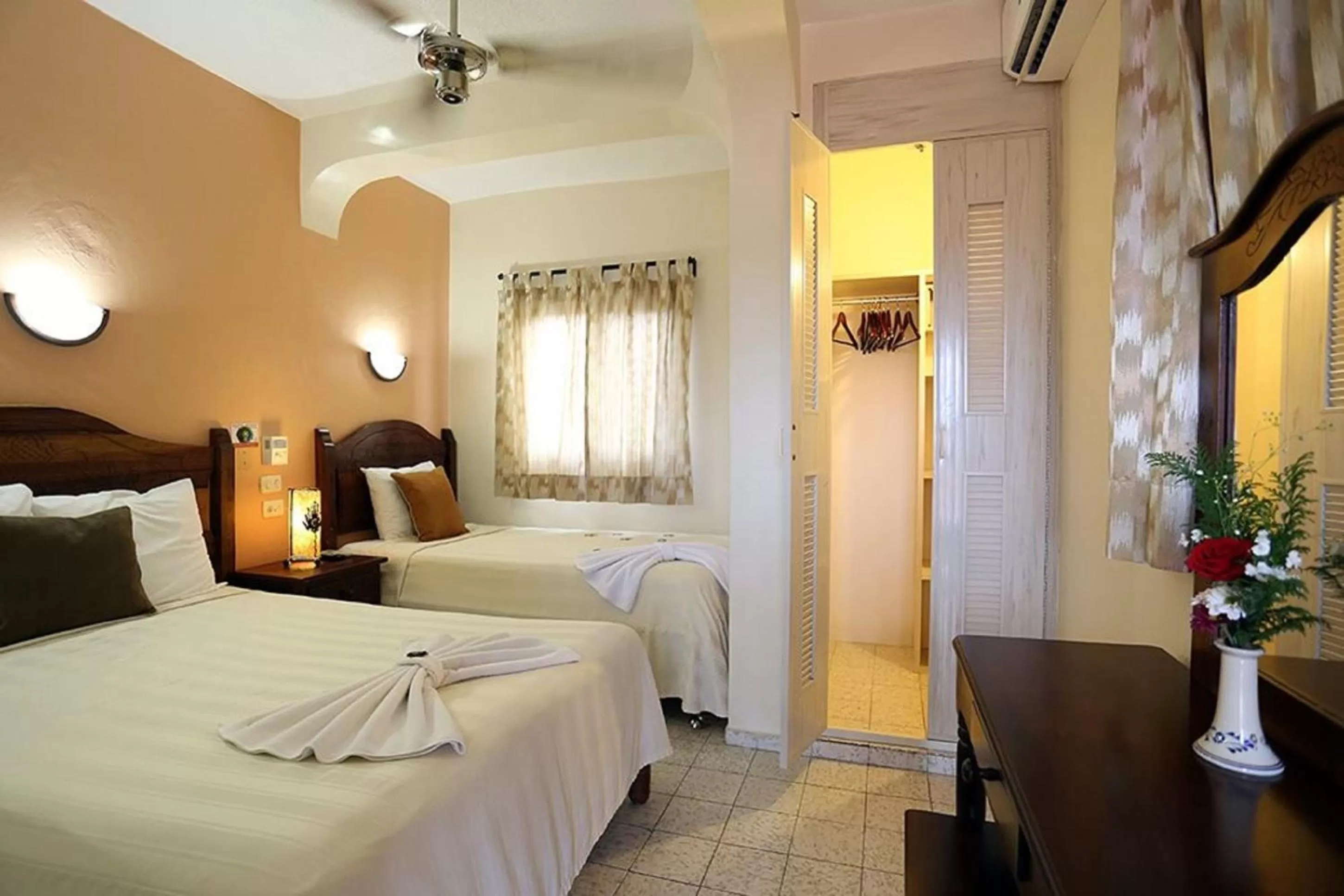 Bed in Hotel Bucaneros Isla Mujeres